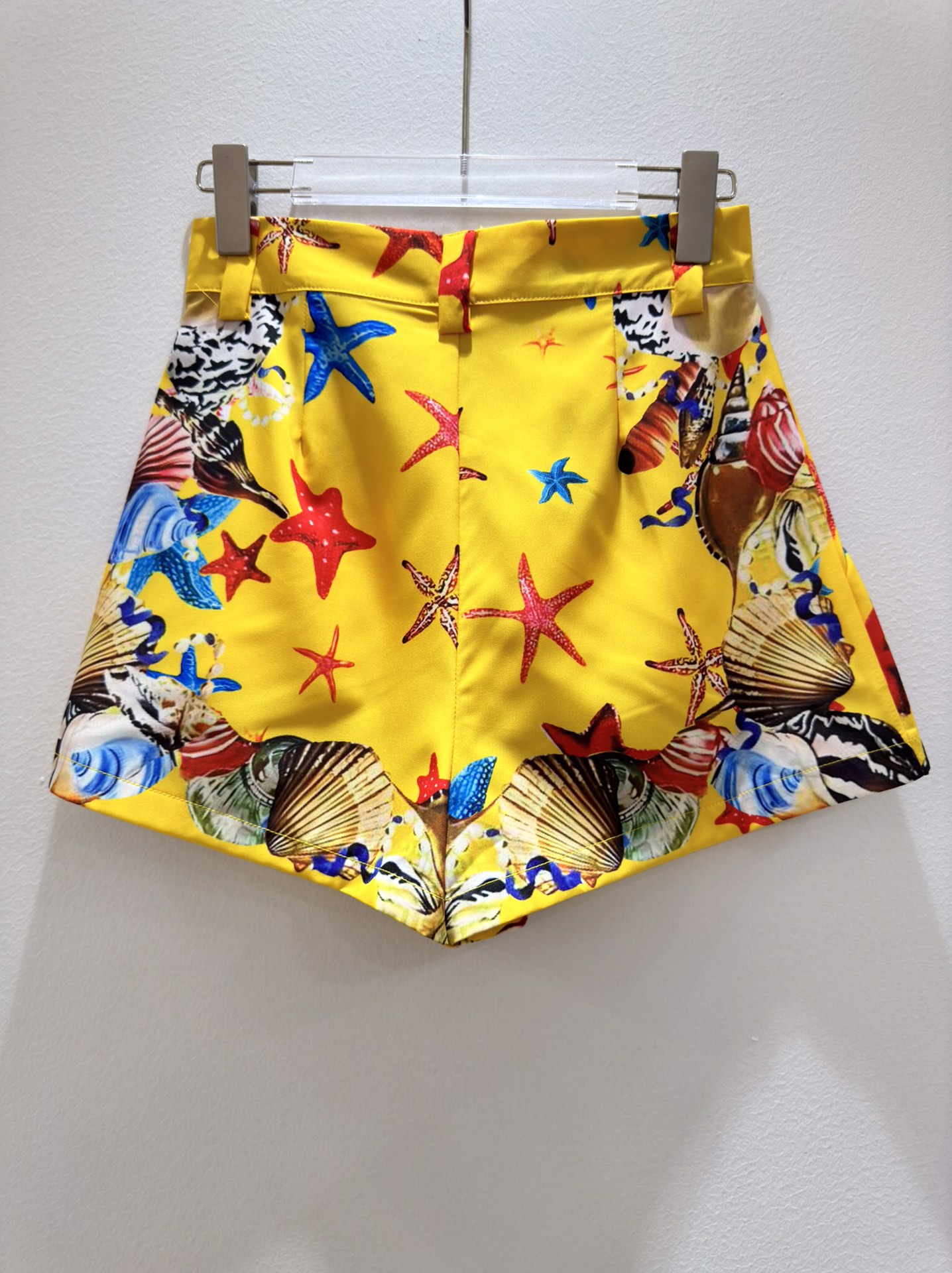 Luxury Women’s Outfits: Versace/Vantheschell Packaging, Ocean-themed Designs, Bio-Stamped Shorts - 图片 2