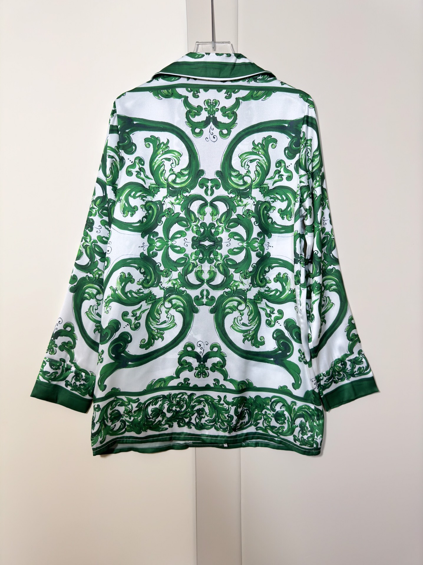 High-Quality Women’s Suit Set by Dolce & Gabbana with Matching Pyjamas and Belts - 图片 6