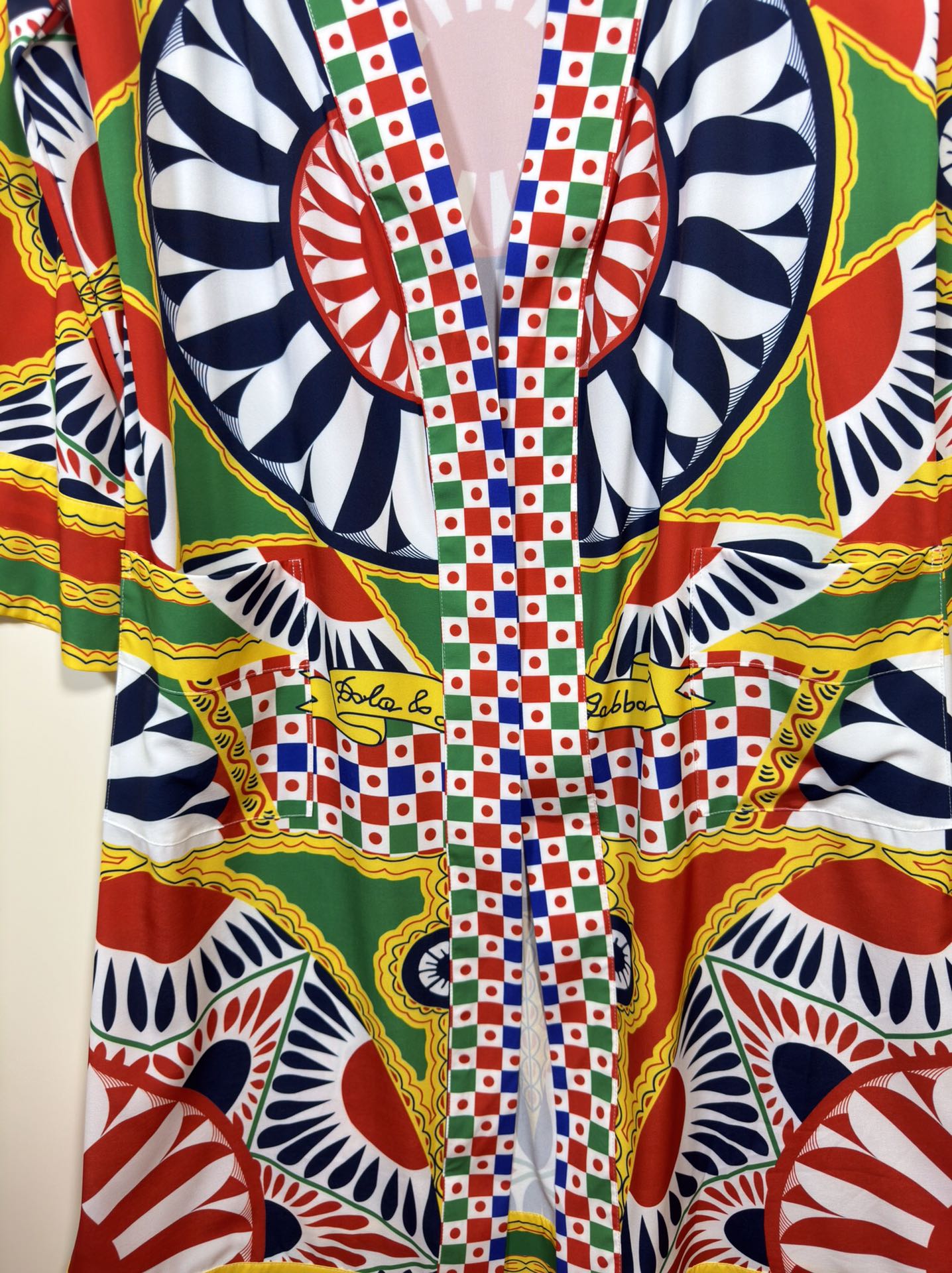 High-End Women’s Clothing with D&G/Dougabana Packaging: Geometric Prints, Long Waist Belt, Unisex Sizes - 图片 5