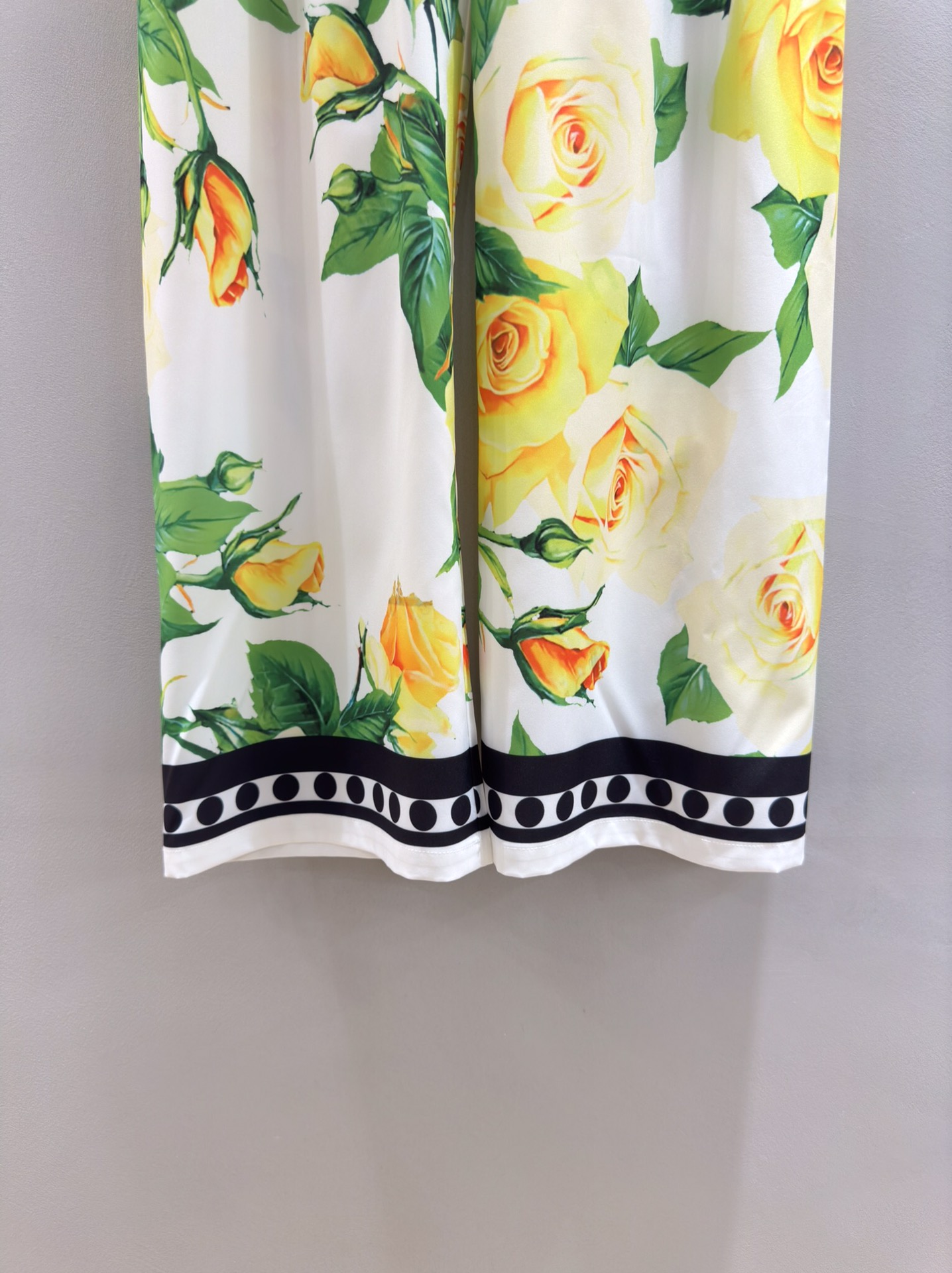 High-quality Women’s Clothing for Ms. D&G/DOUGABANA with Yellow Roses Packaging, Long Pants in Sizes S/M/L/XL - 图片 5