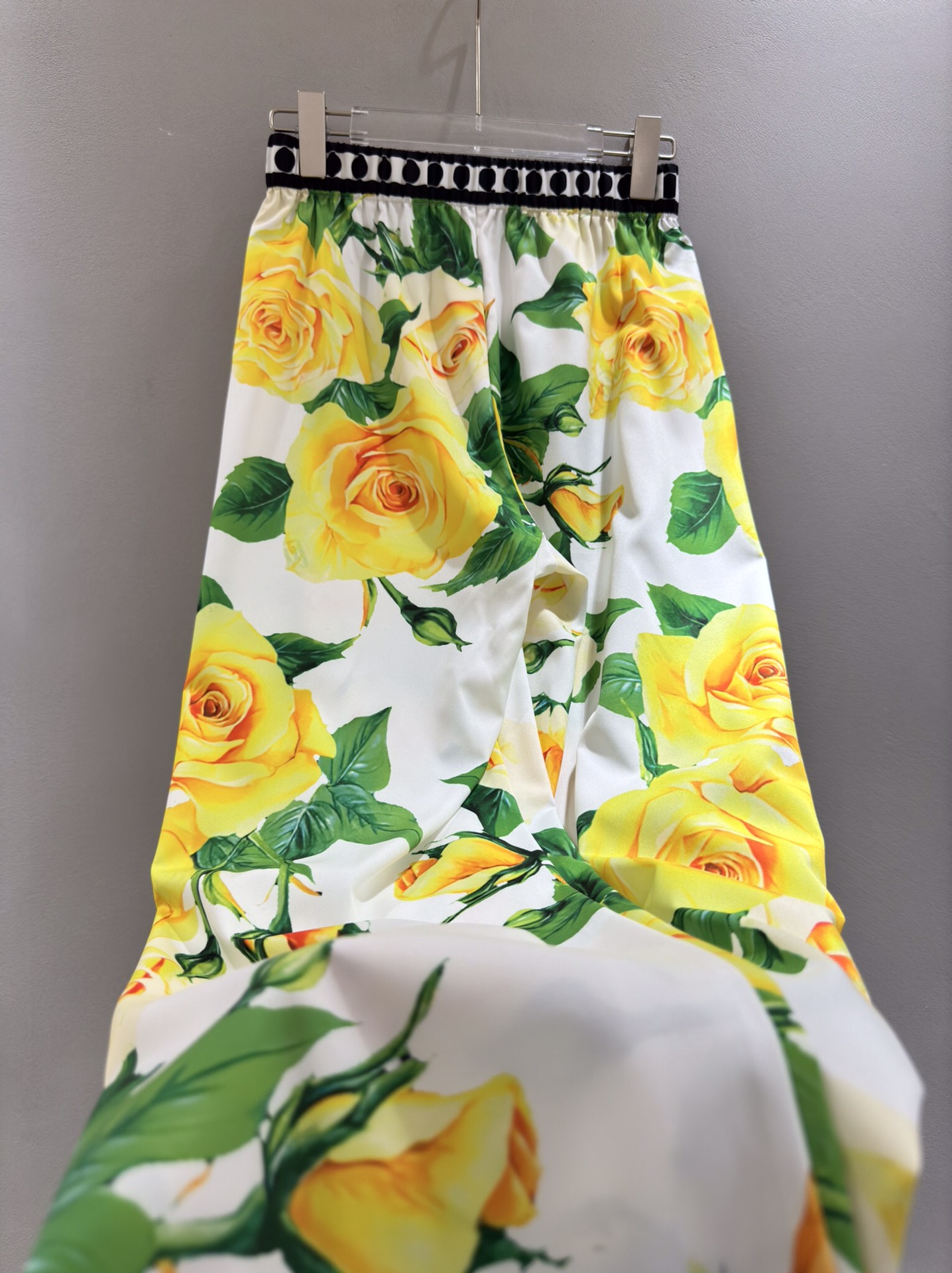 High-quality Women’s Clothing for Ms. D&G/DOUGABANA with Yellow Roses Packaging, Long Pants in Sizes S/M/L/XL - 图片 6