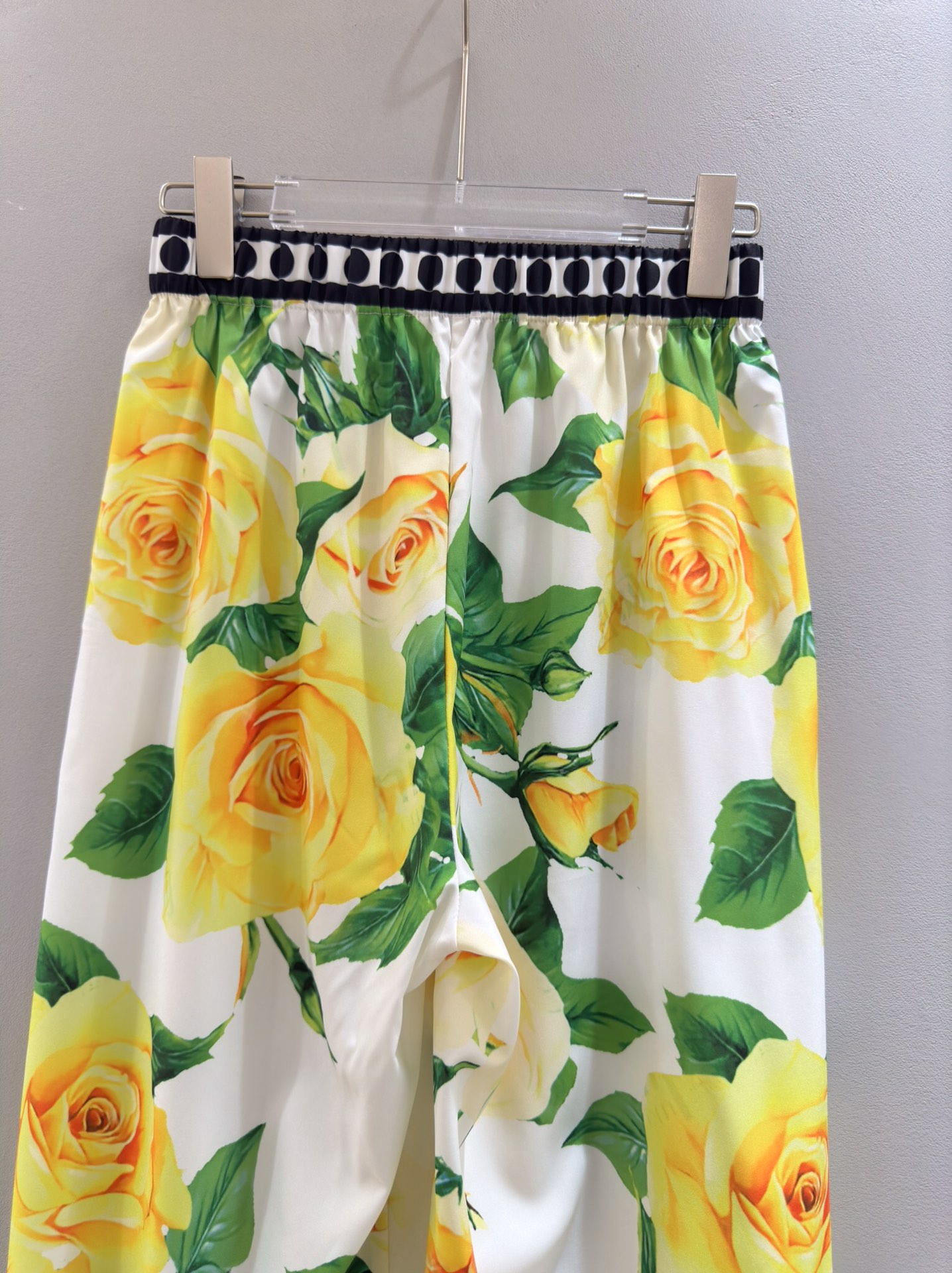 High-quality Women’s Clothing for Ms. D&G/DOUGABANA with Yellow Roses Packaging, Long Pants in Sizes S/M/L/XL - 图片 7