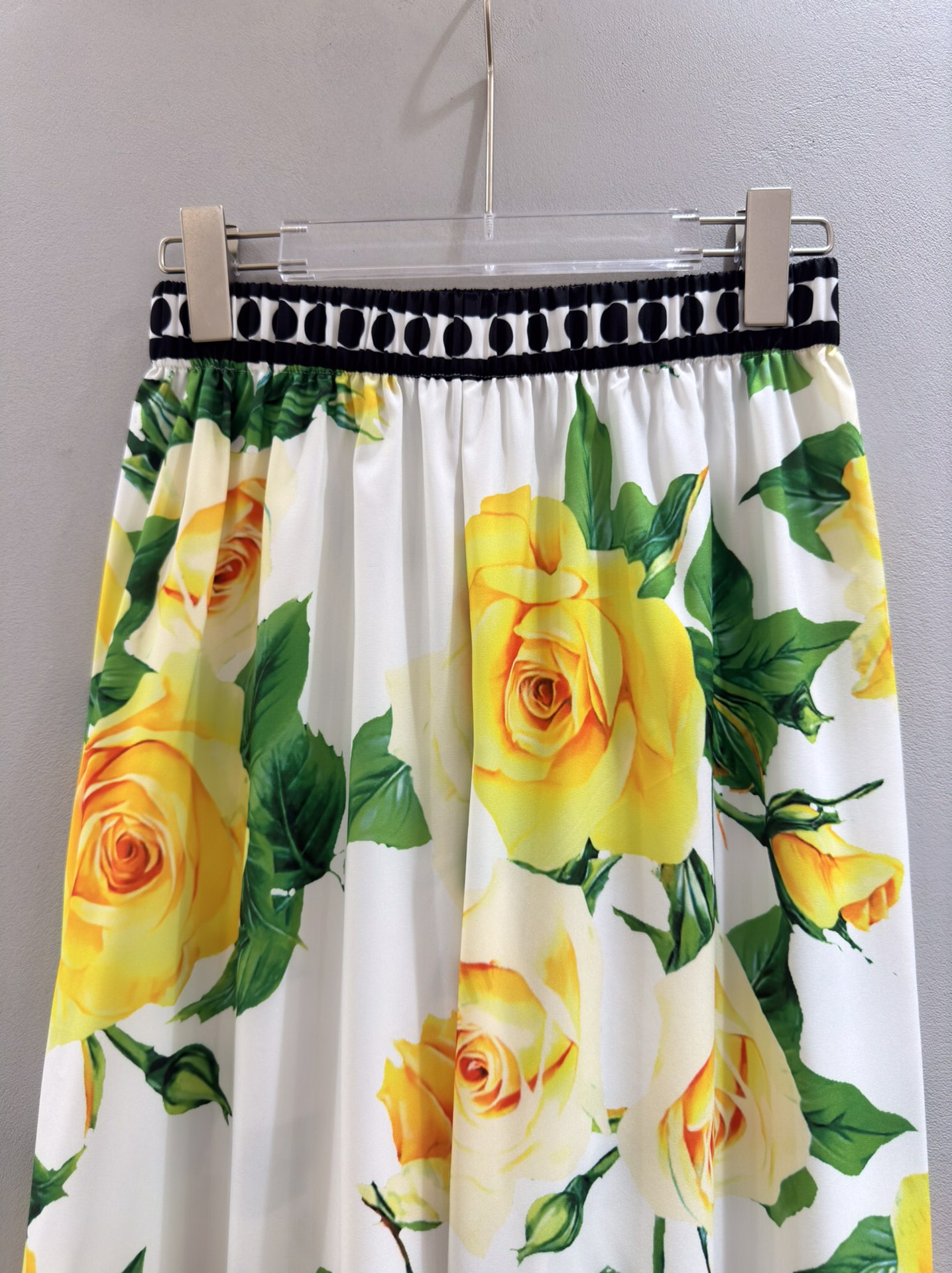 High-quality Women’s Clothing for Ms. D&G/DOUGABANA with Yellow Roses Packaging, Long Pants in Sizes S/M/L/XL - 图片 3