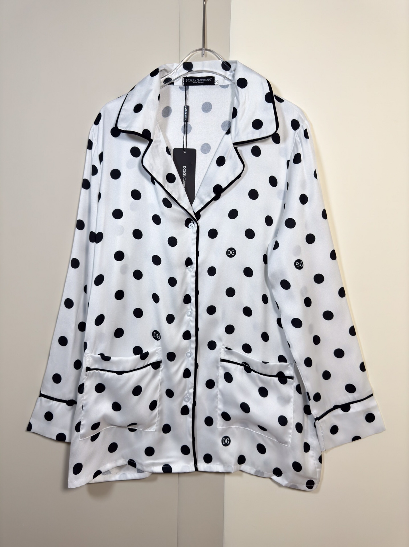 High-End Quality Women’s Clothing Set: D&G/ Ms. Dugarbana Night-Shirts and Pants Bundle - 图片 4