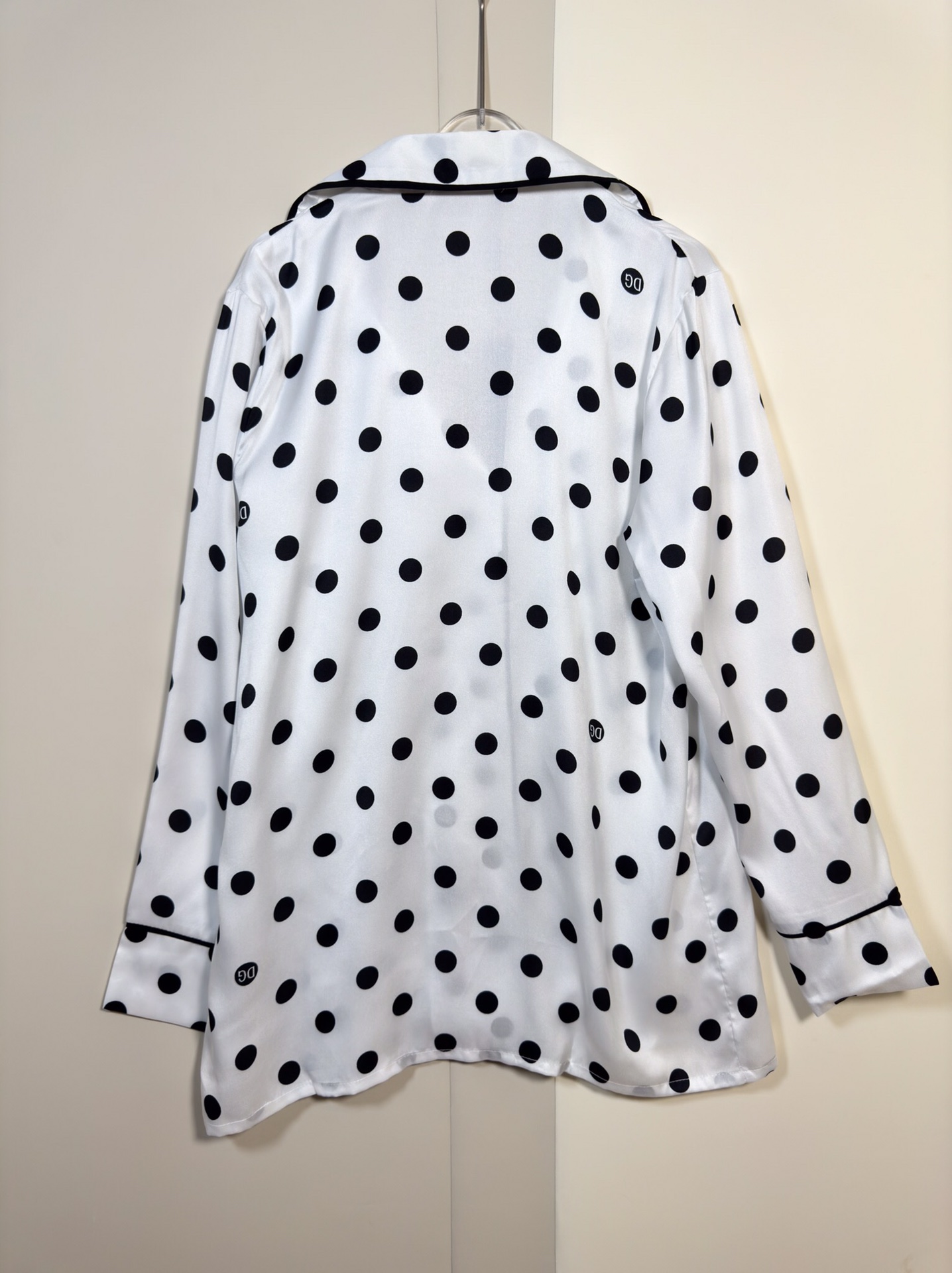 High-End Quality Women’s Clothing Set: D&G/ Ms. Dugarbana Night-Shirts and Pants Bundle - 图片 7