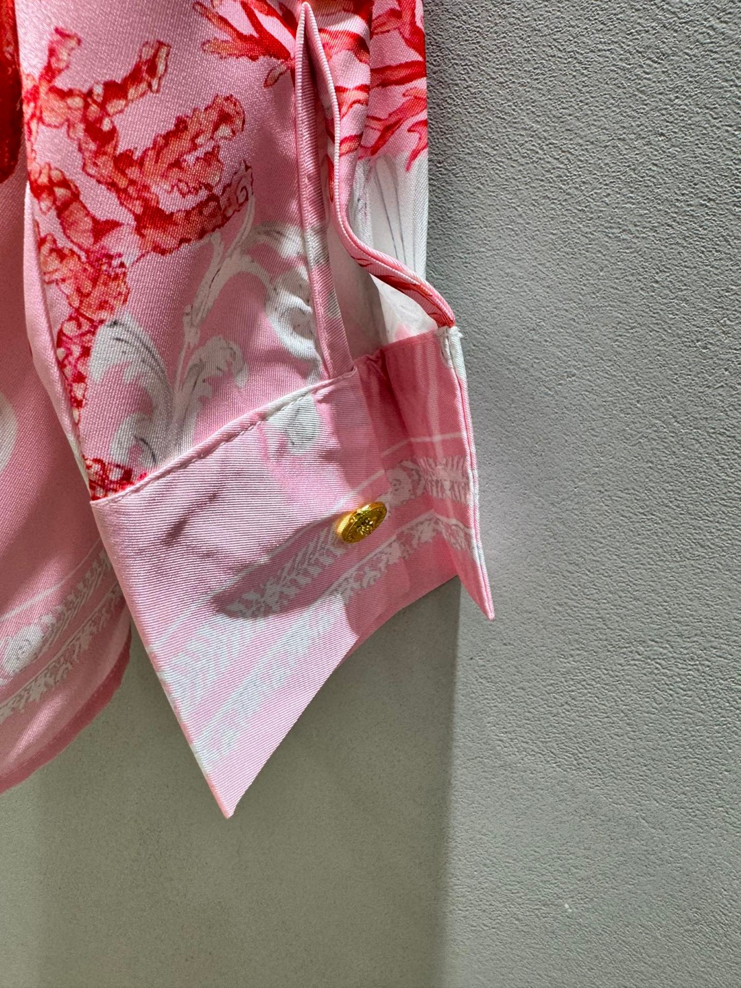 High-End Women’s Clothes: Versace/Franchzer Packed, New Pink-Bottomed Seastar Shirt, Various Sizes. - 图片 7