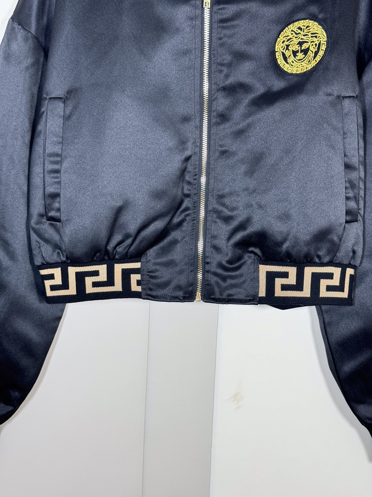 High Quality Women’s Versace/Franciferian Black Embroidered Clothes with Medusa Motif, Various Sizes. - 图片 5