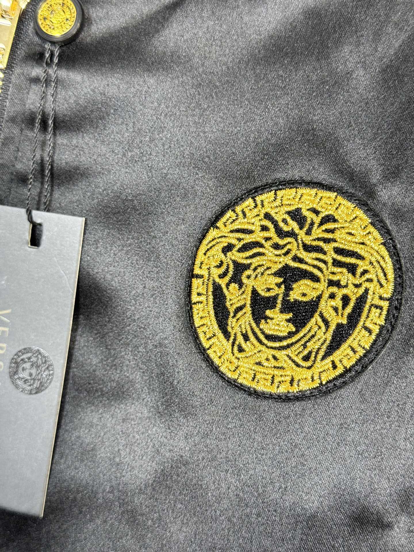 High Quality Women’s Versace/Franciferian Black Embroidered Clothes with Medusa Motif, Various Sizes. - 图片 8