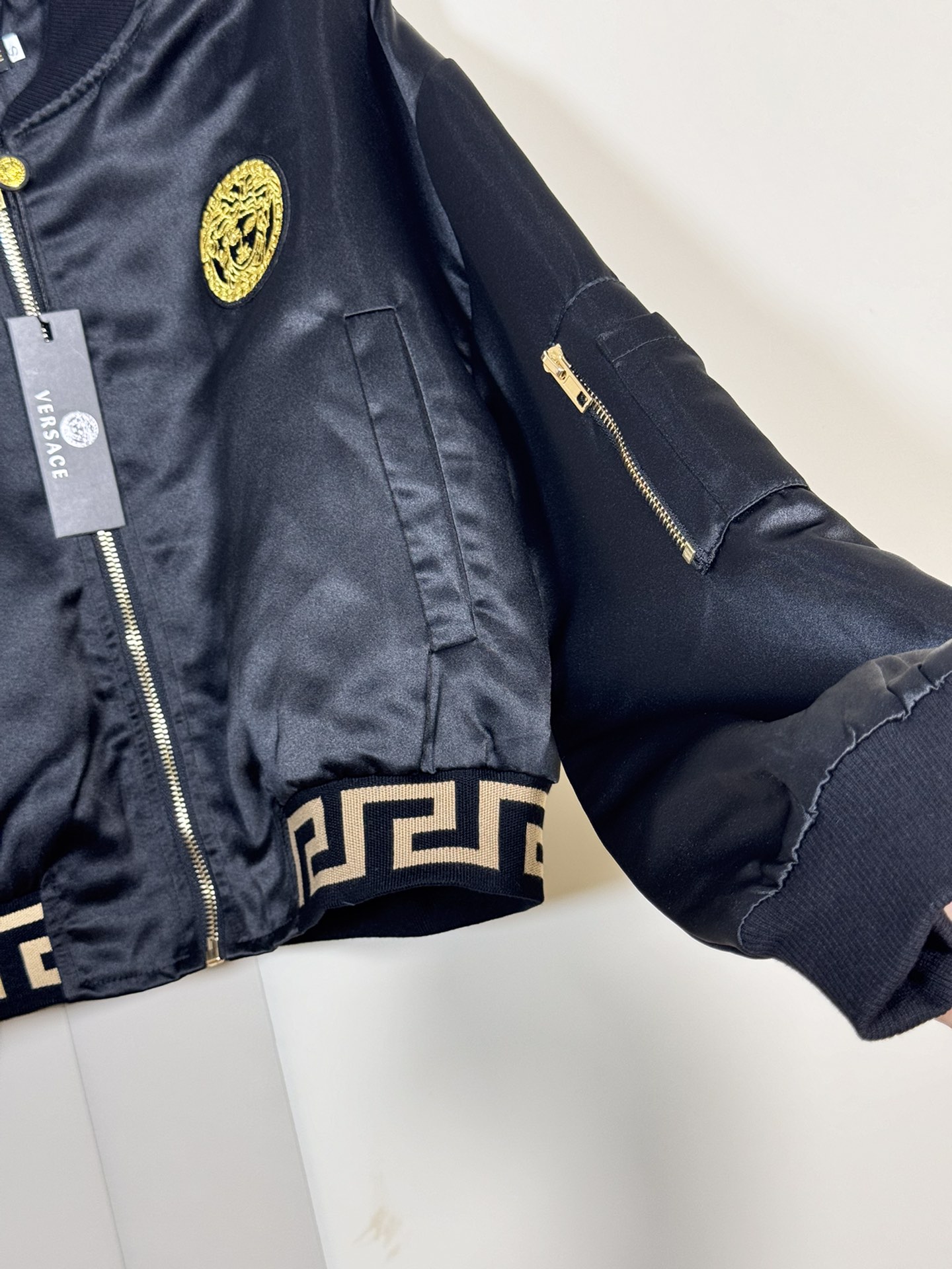 High Quality Women’s Versace/Franciferian Black Embroidered Clothes with Medusa Motif, Various Sizes. - 图片 7