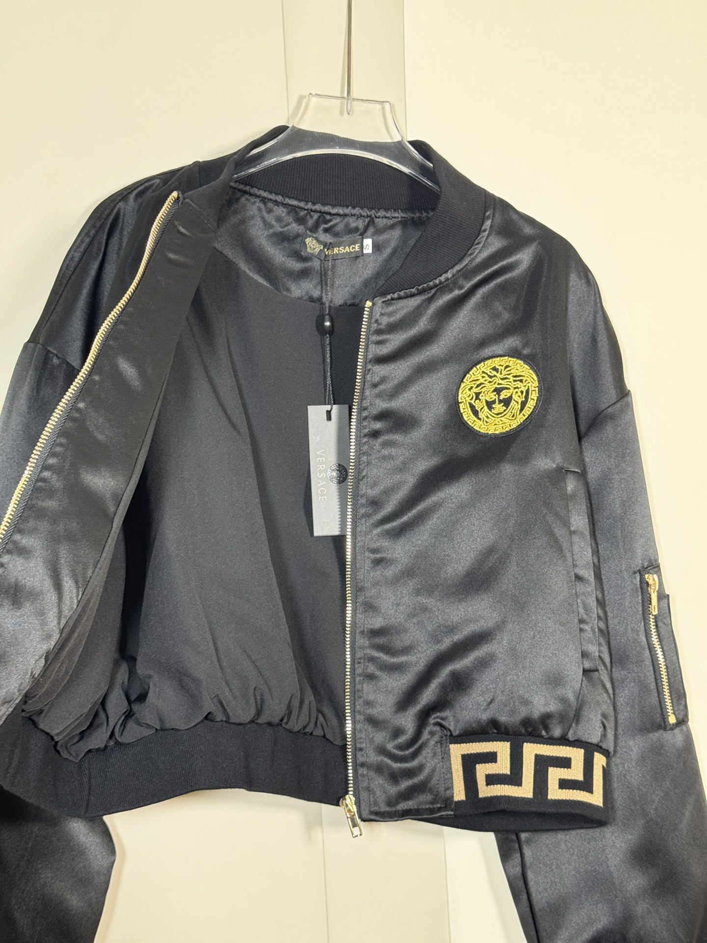 High Quality Women’s Versace/Franciferian Black Embroidered Clothes with Medusa Motif, Various Sizes. - 图片 4