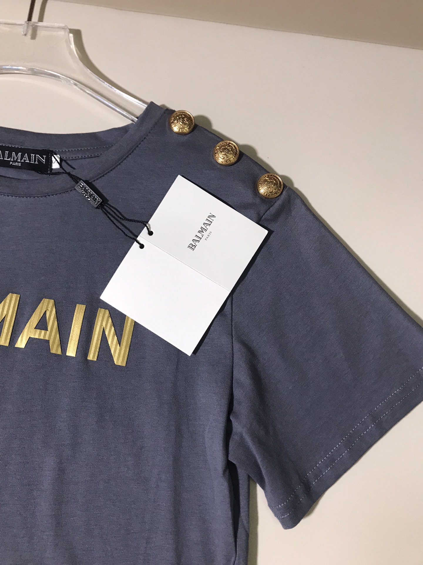 High-end Women’s Clothes: BALMAIN New Products with Hot Gold Logo Printed Button Short-Sleeve T-shirts - 图片 4