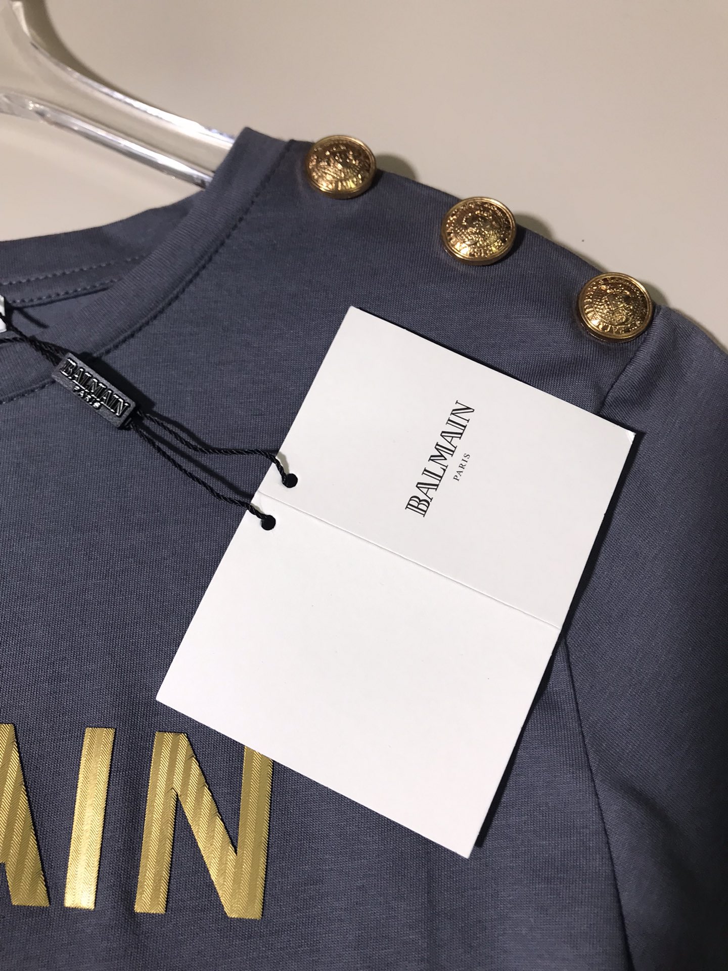 High-end Women’s Clothes: BALMAIN New Products with Hot Gold Logo Printed Button Short-Sleeve T-shirts - 图片 8