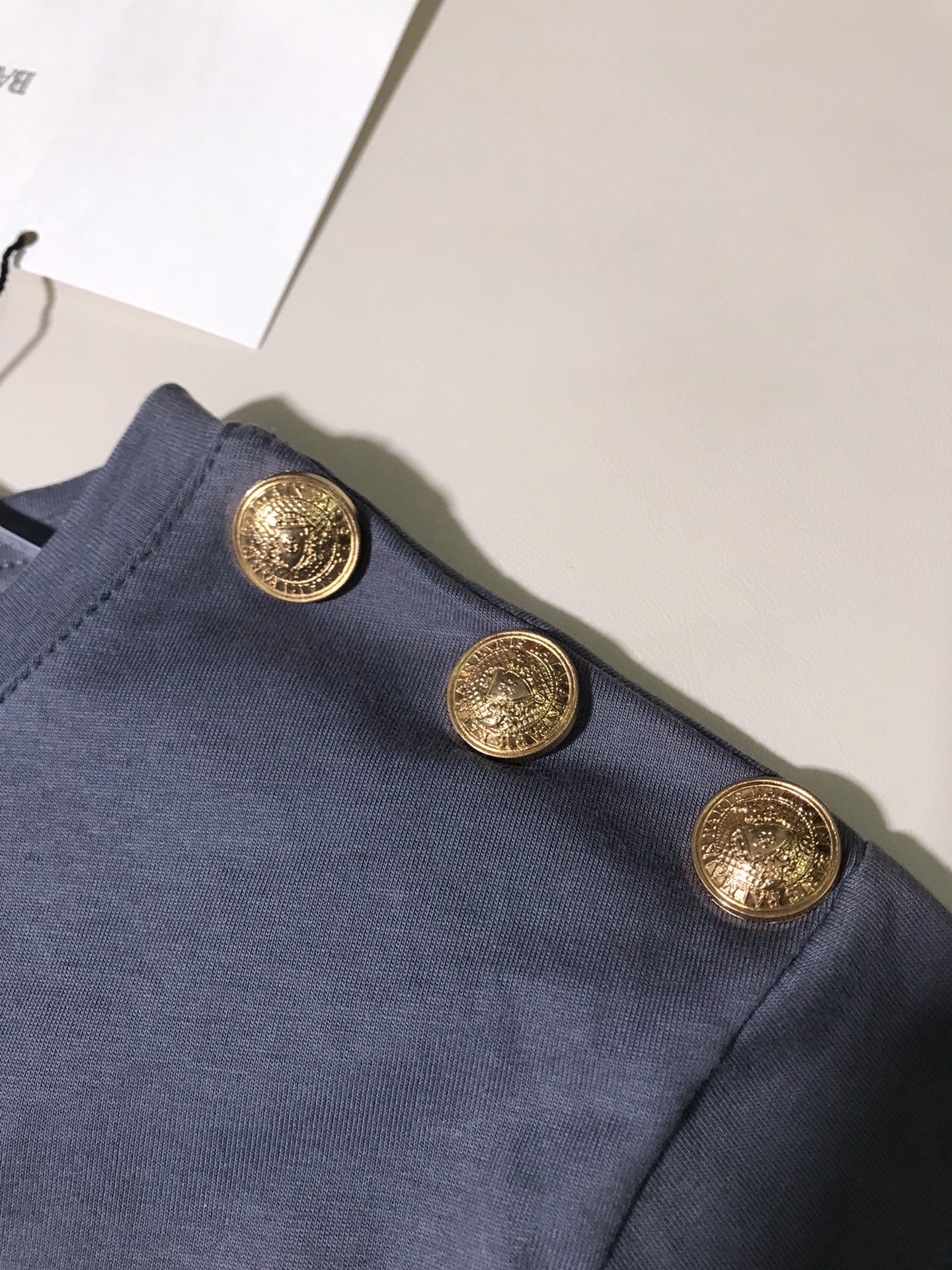 High-end Women’s Clothes: BALMAIN New Products with Hot Gold Logo Printed Button Short-Sleeve T-shirts - 图片 6