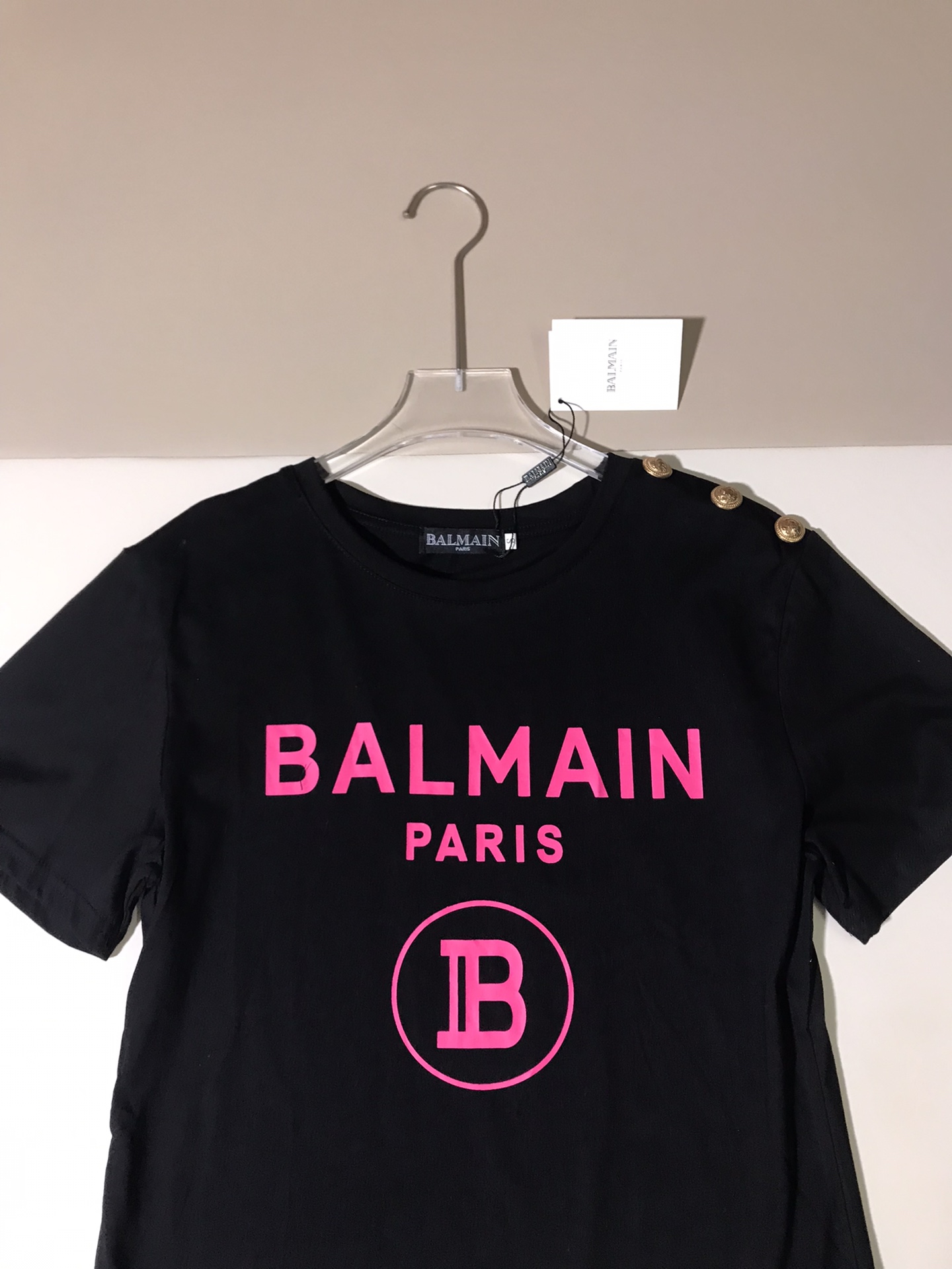 “Premium BALMAIN Women’s Clothes: Logo Printed Expensive Dollar Button Short T-shirts” - 图片 2