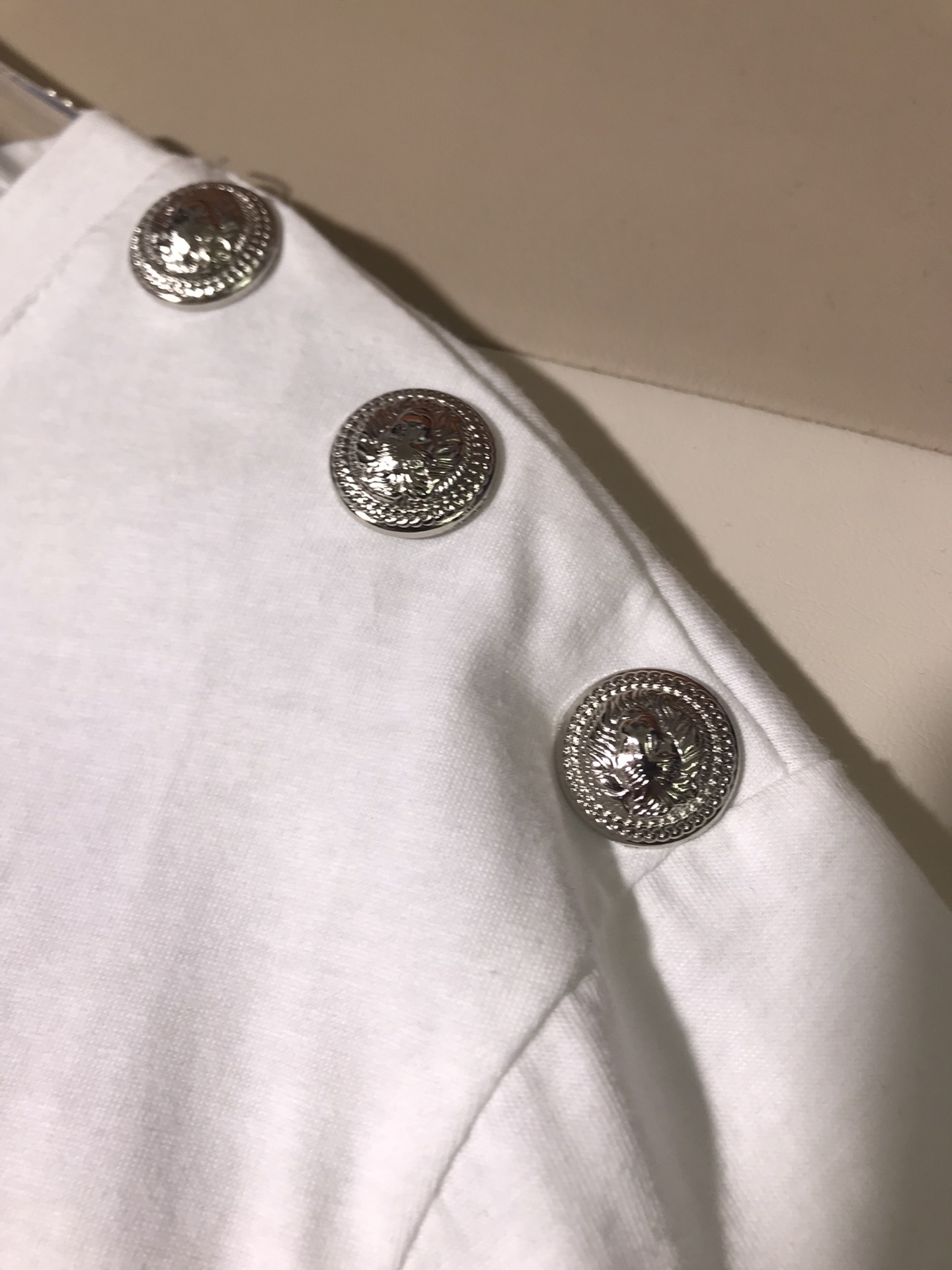 “High-Quality Women’s Clothes: Balmain New Zone T-Shirts with Unique Design” - 图片 5