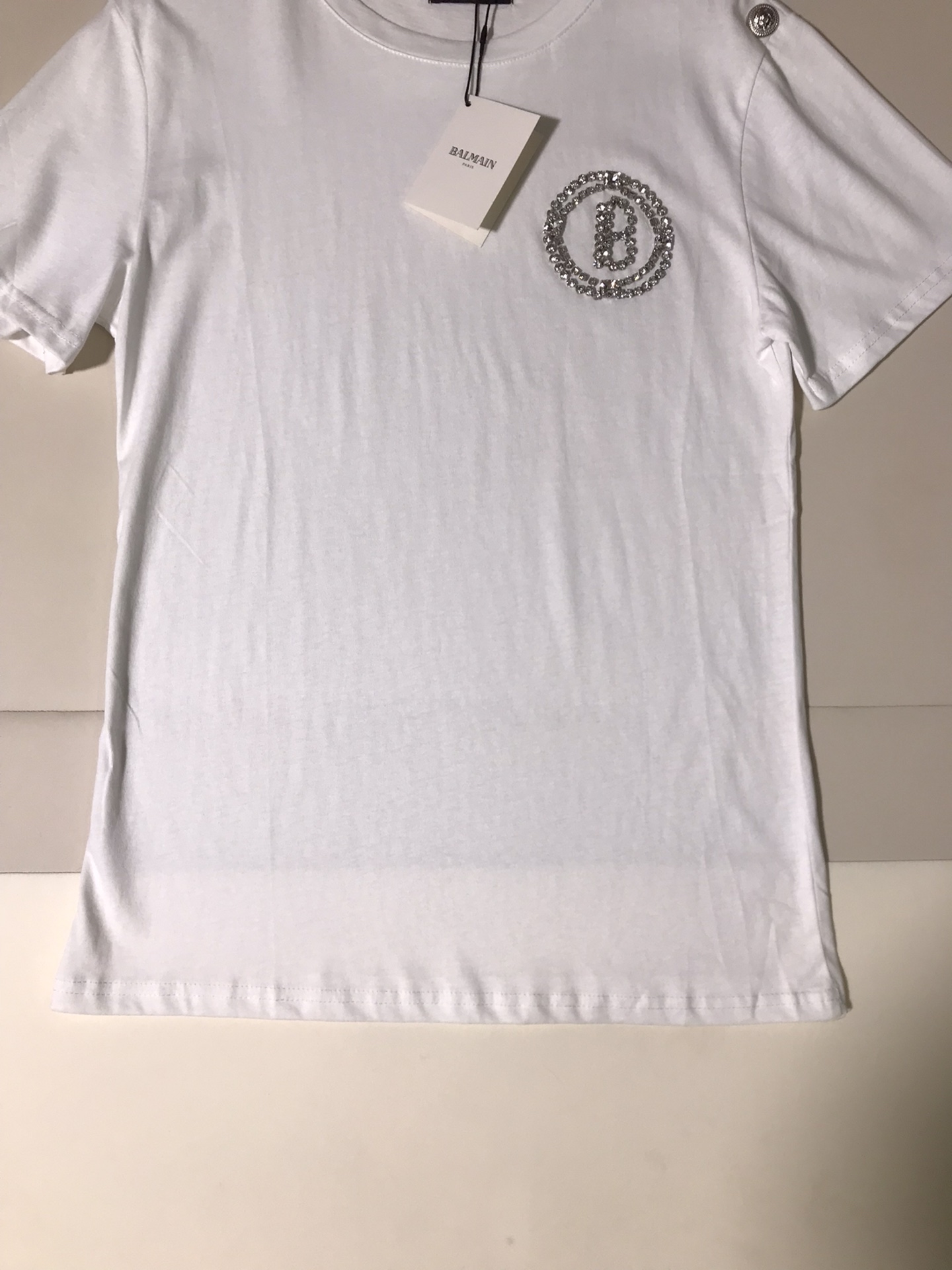 “High-Quality Women’s Clothes: Balmain New Zone T-Shirts with Unique Design” - 图片 3