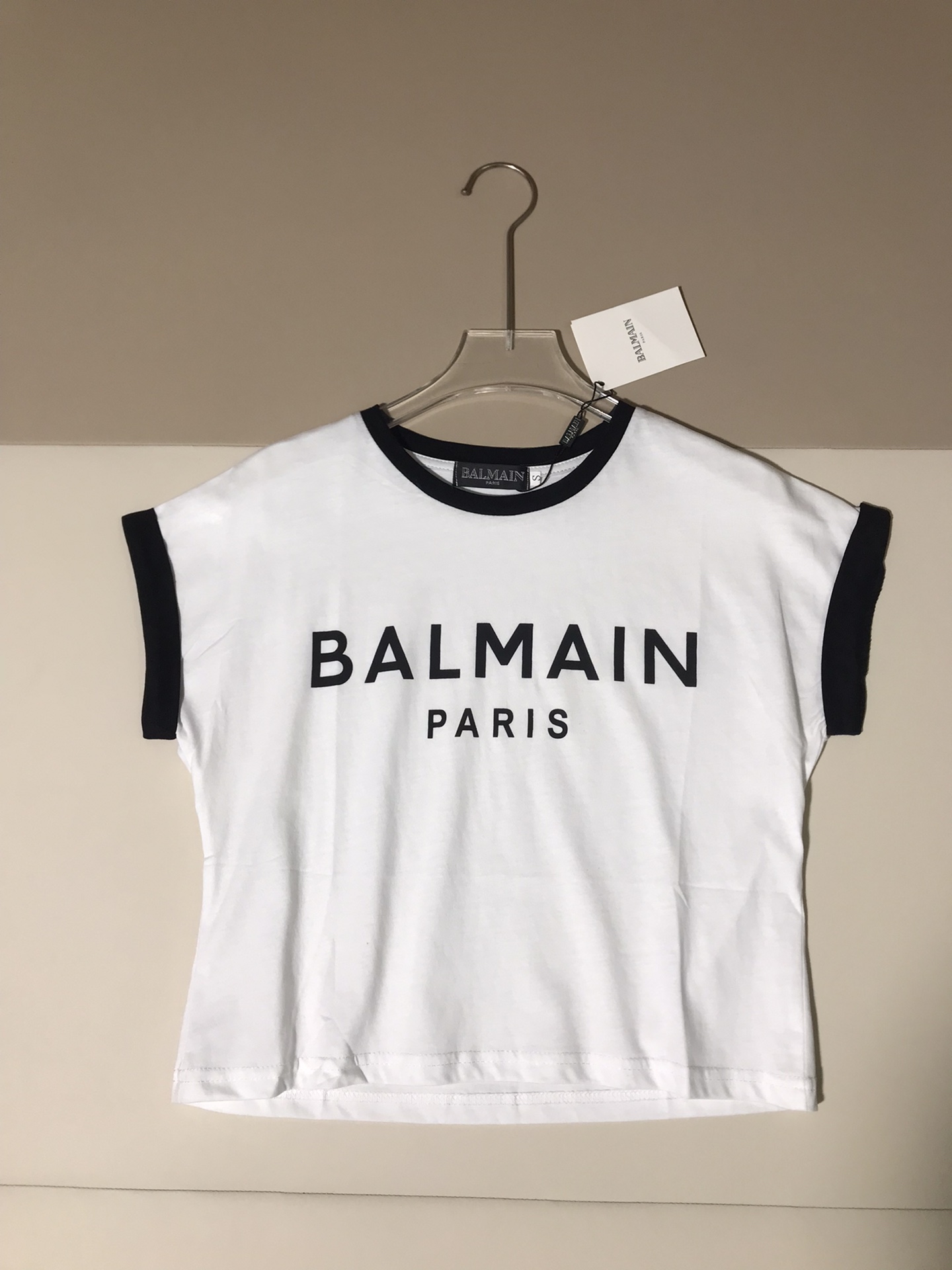 High-end Women’s Clothing: Balmain’s New Black and White Logo T-Shirt in Various Sizes