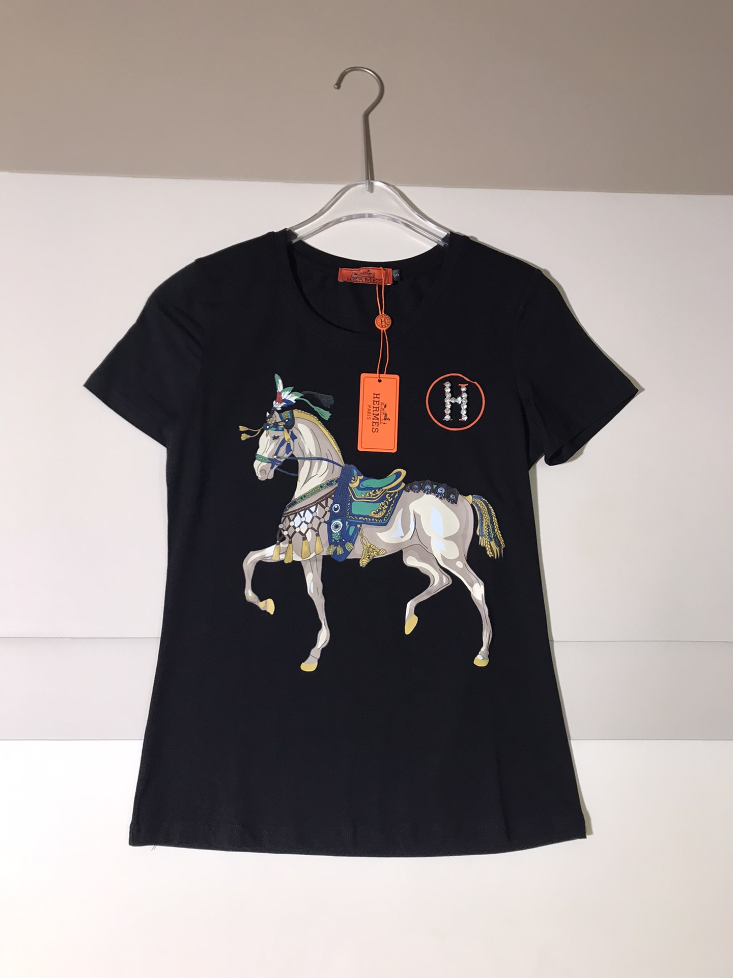 High-Quality Women’s Clothes with Packed Herms: Emma’s New Female Classic T-Shirts in Various Sizes - 图片 1