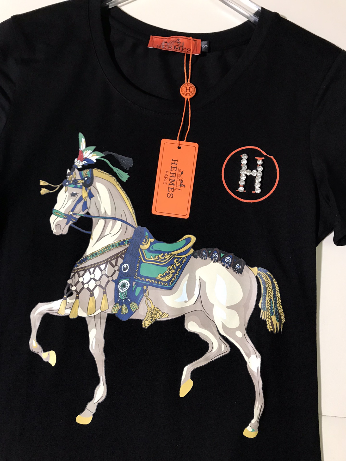 High-Quality Women’s Clothes with Packed Herms: Emma’s New Female Classic T-Shirts in Various Sizes - 图片 4