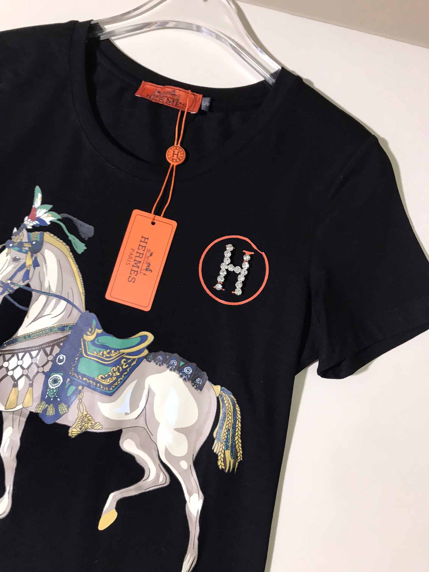 High-Quality Women’s Clothes with Packed Herms: Emma’s New Female Classic T-Shirts in Various Sizes - 图片 7