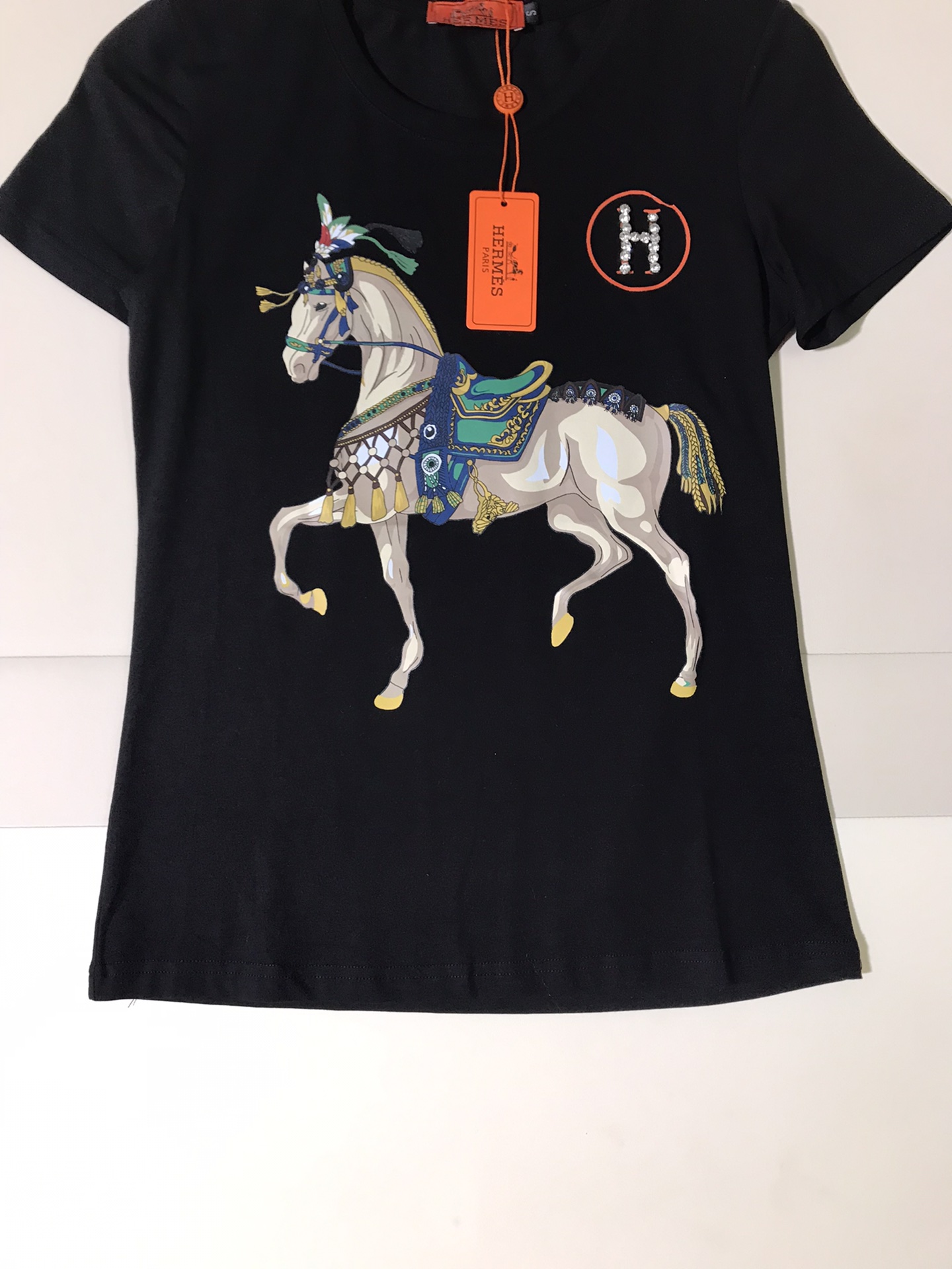 High-Quality Women’s Clothes with Packed Herms: Emma’s New Female Classic T-Shirts in Various Sizes - 图片 3