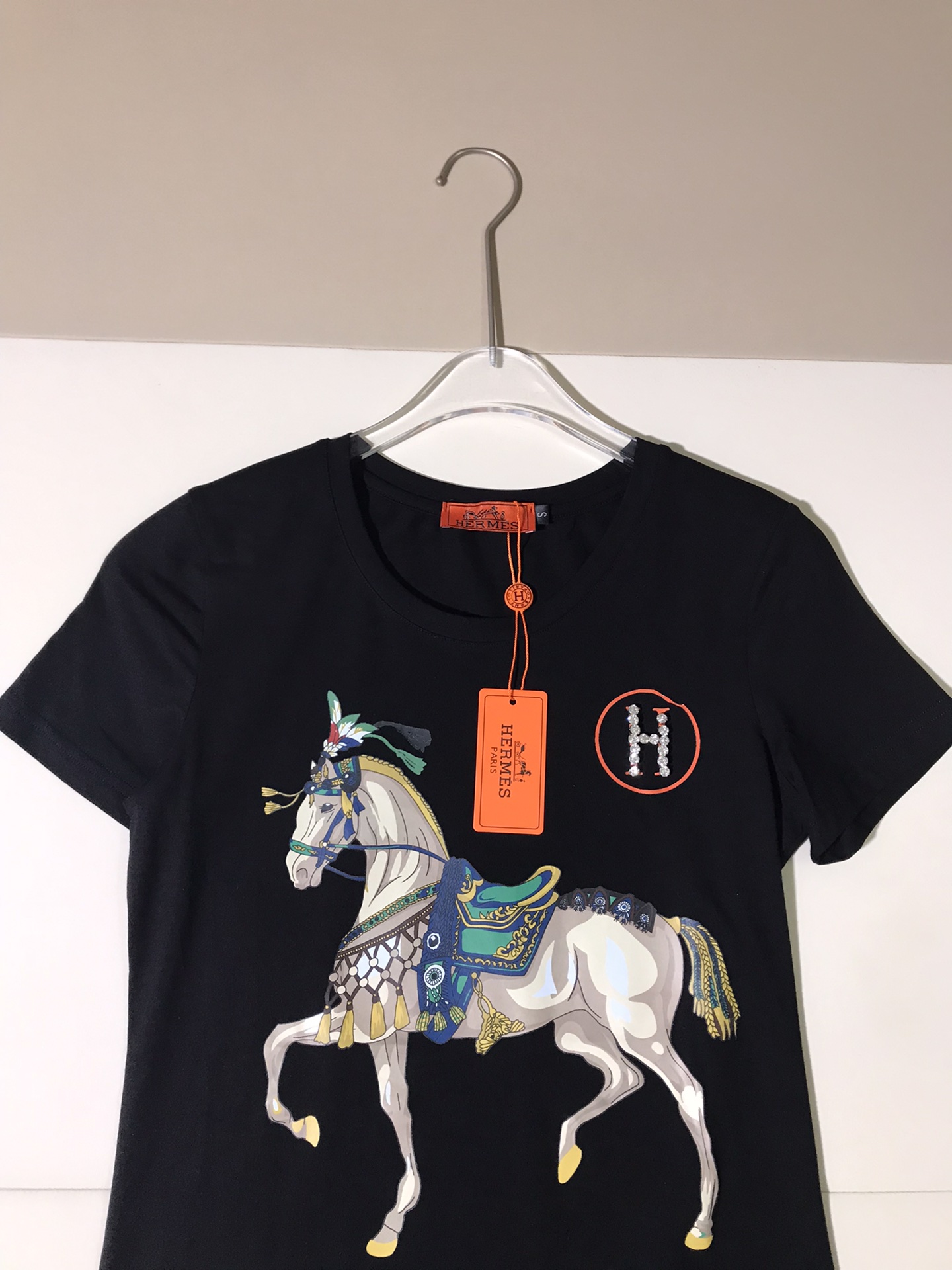 High-Quality Women’s Clothes with Packed Herms: Emma’s New Female Classic T-Shirts in Various Sizes - 图片 2