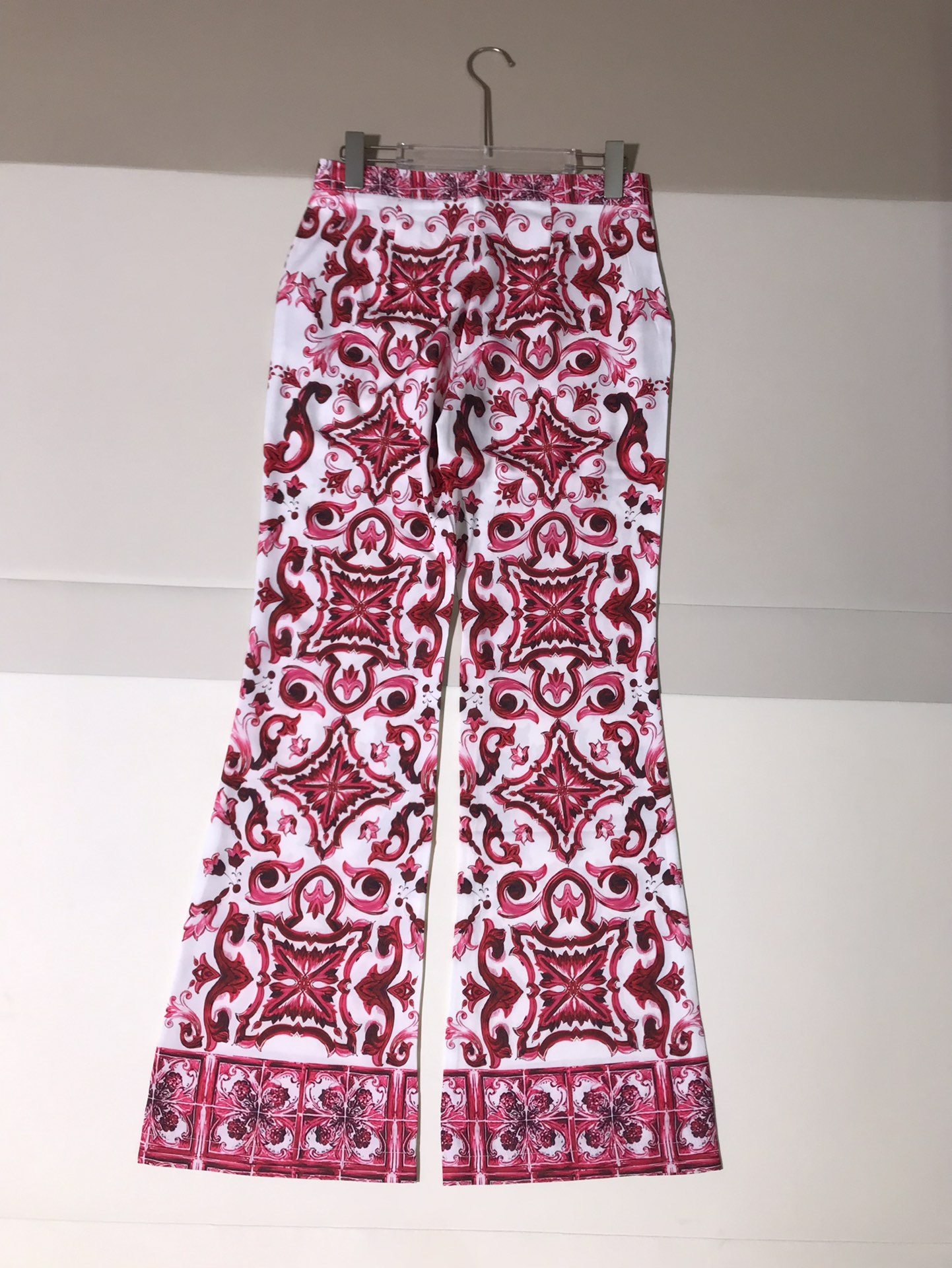 High-end Women’s Cloaks: D&G/Dougabana Red Cube Skinny Pants, Various Sizes - 图片 2