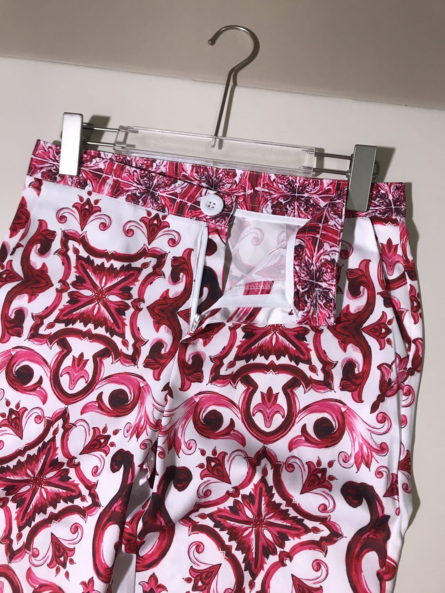 High-end Women’s Cloaks: D&G/Dougabana Red Cube Skinny Pants, Various Sizes - 图片 8