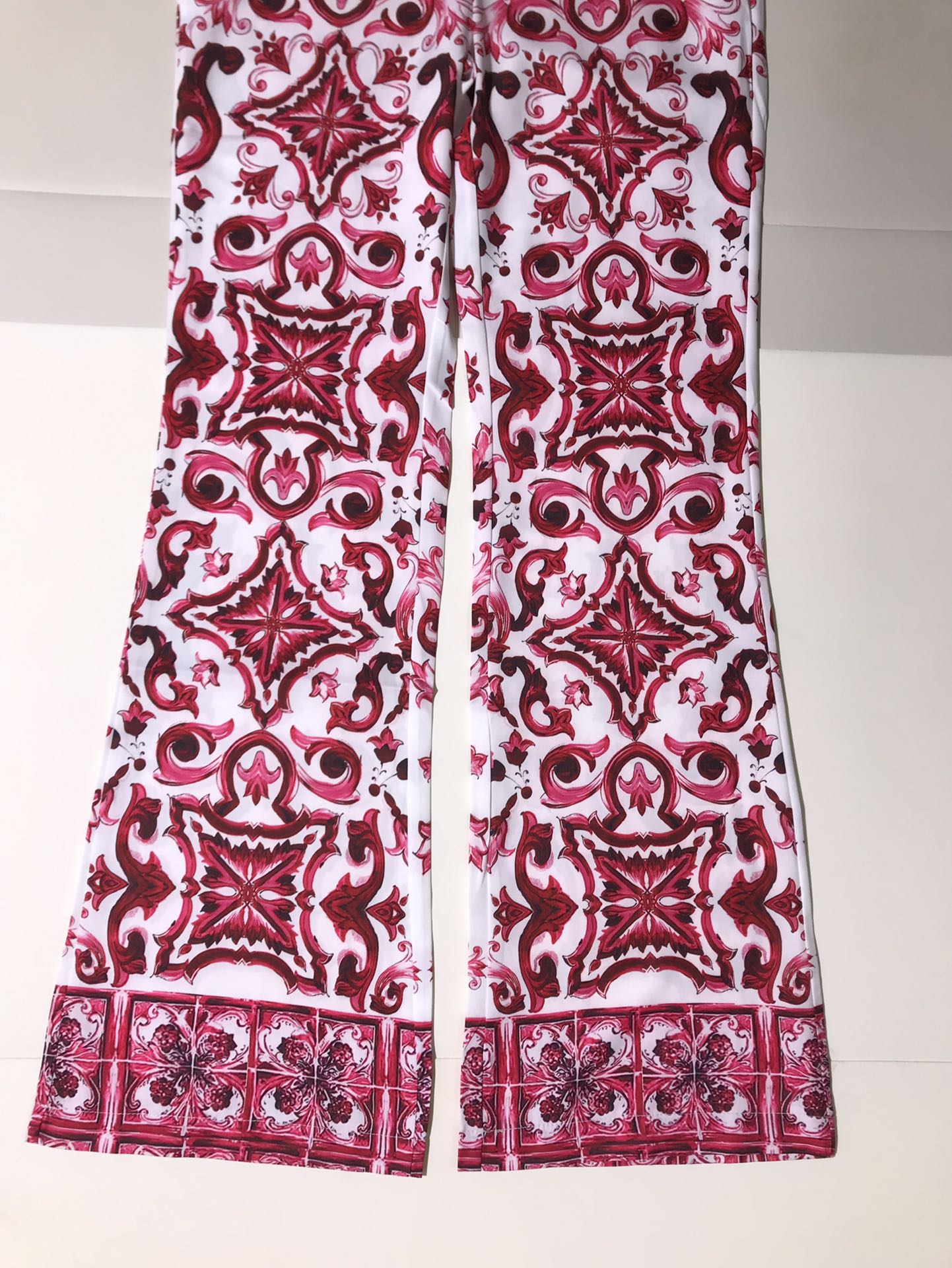 High-end Women’s Cloaks: D&G/Dougabana Red Cube Skinny Pants, Various Sizes - 图片 4
