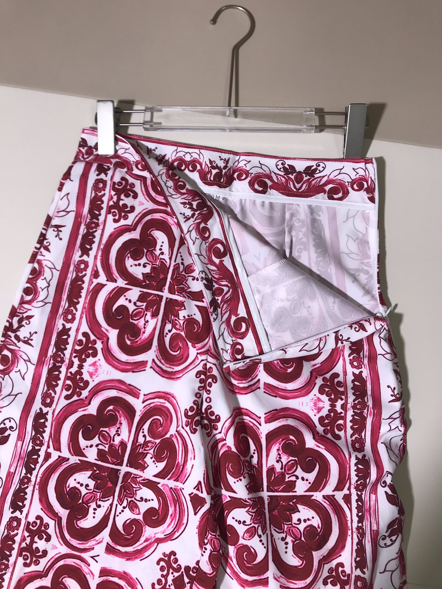 Luxury Women’s Clothing: D&G Red Velvet Wide Leg Pants in Various Sizes - 图片 7