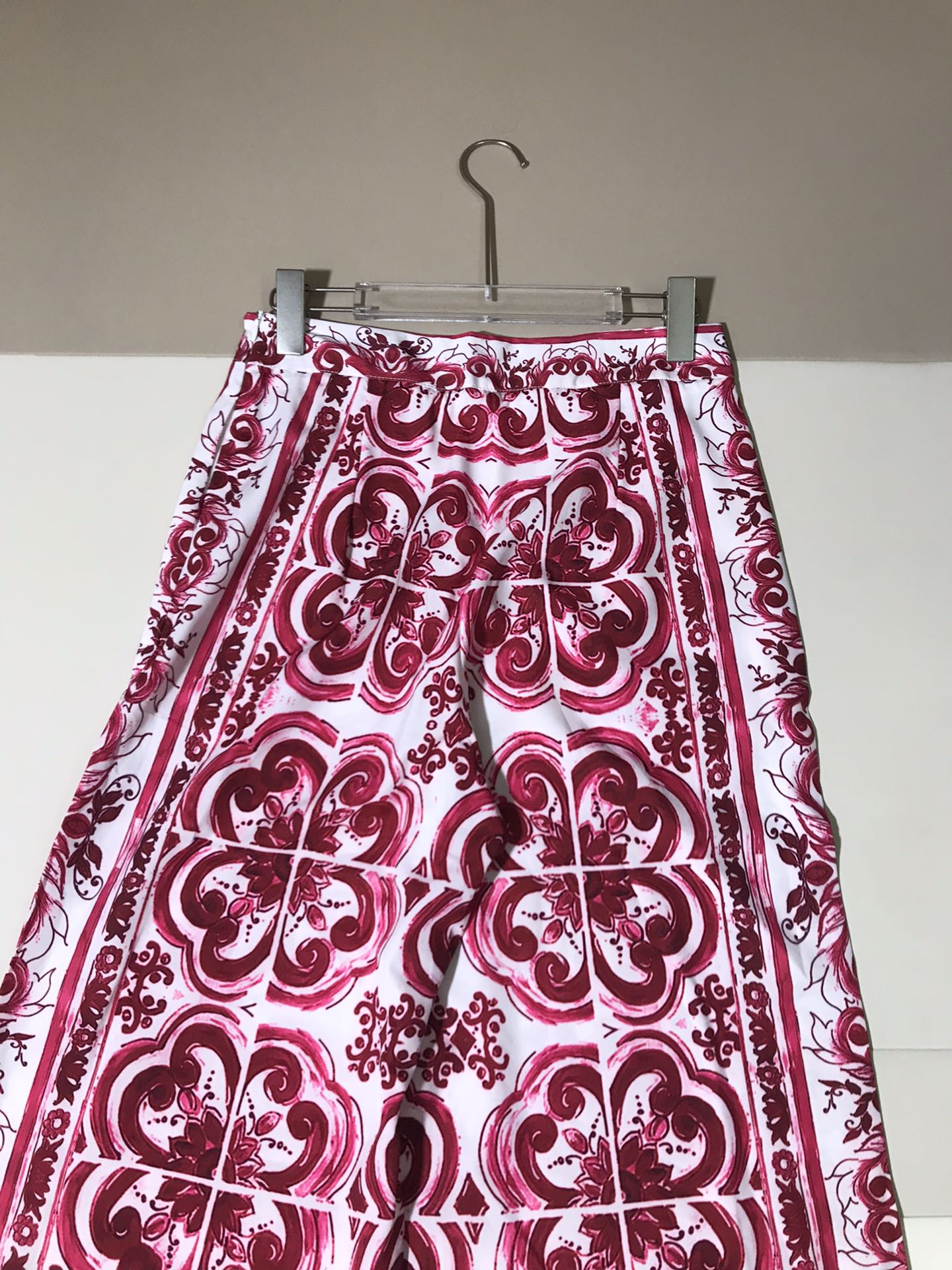 Luxury Women’s Clothing: D&G Red Velvet Wide Leg Pants in Various Sizes - 图片 9