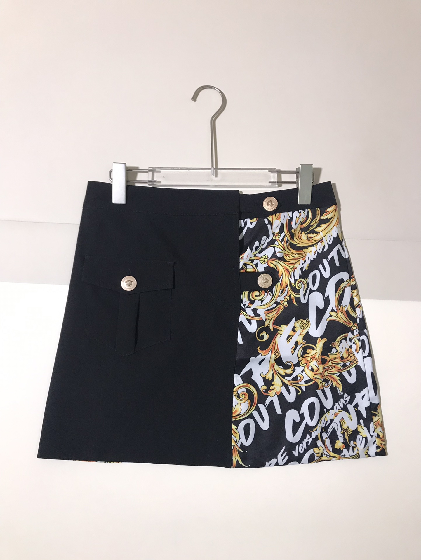 High-End Women’s Clothes: Versace/Vanthstyre Collapse Series Bag Designs with Barlock Gold Ringed Mini-Top