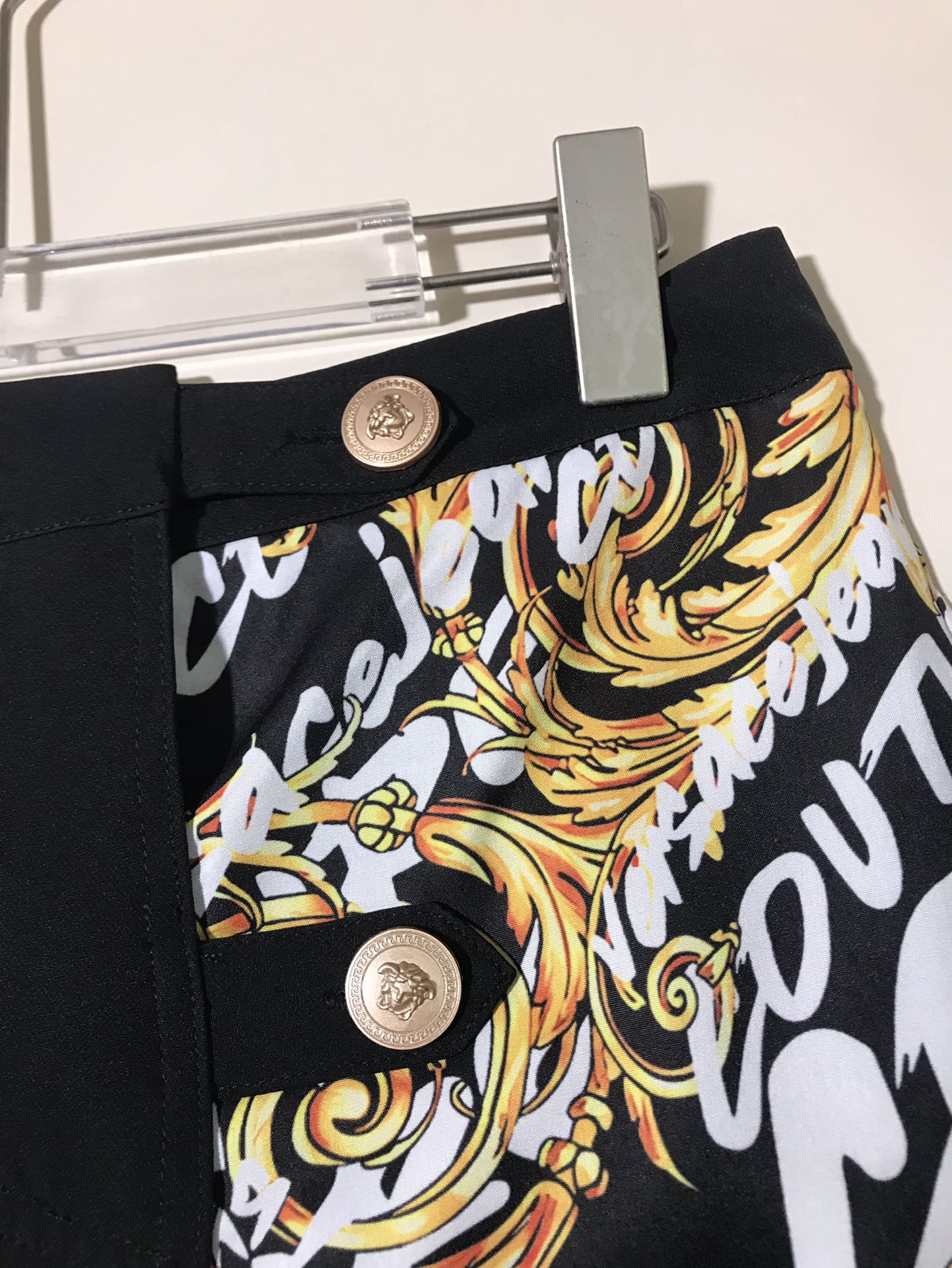 High-End Women’s Clothes: Versace/Vanthstyre Collapse Series Bag Designs with Barlock Gold Ringed Mini-Top - 图片 6