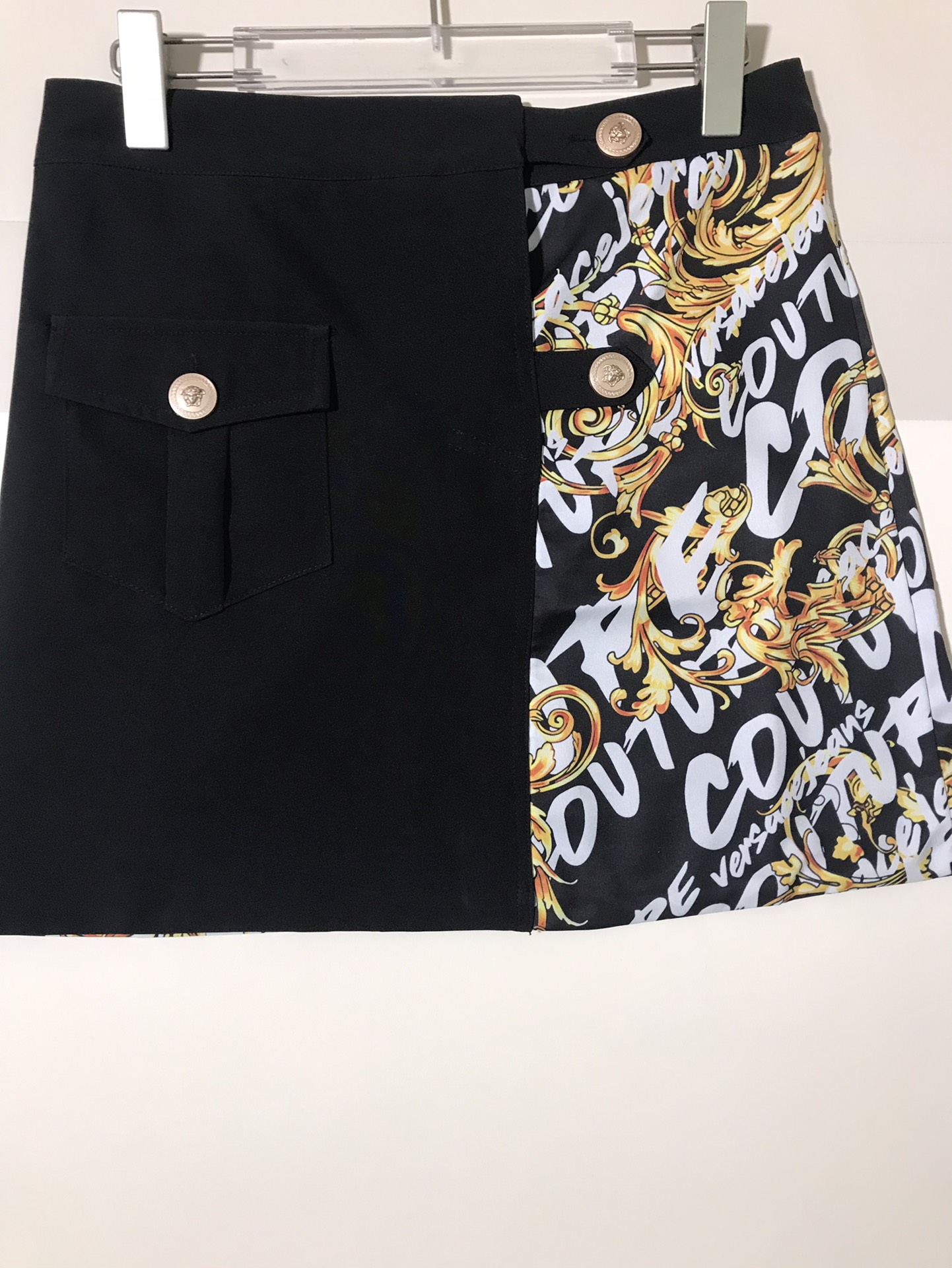 High-End Women’s Clothes: Versace/Vanthstyre Collapse Series Bag Designs with Barlock Gold Ringed Mini-Top - 图片 4