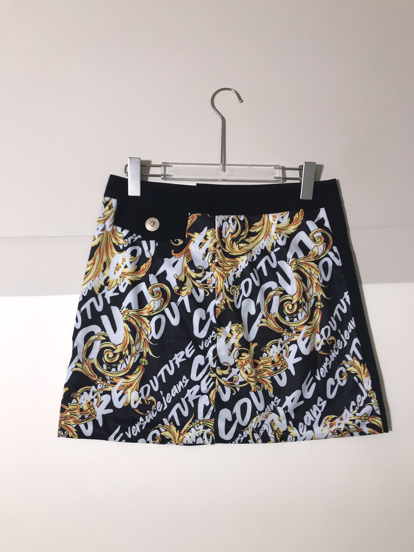 High-End Women’s Clothes: Versace/Vanthstyre Collapse Series Bag Designs with Barlock Gold Ringed Mini-Top - 图片 2