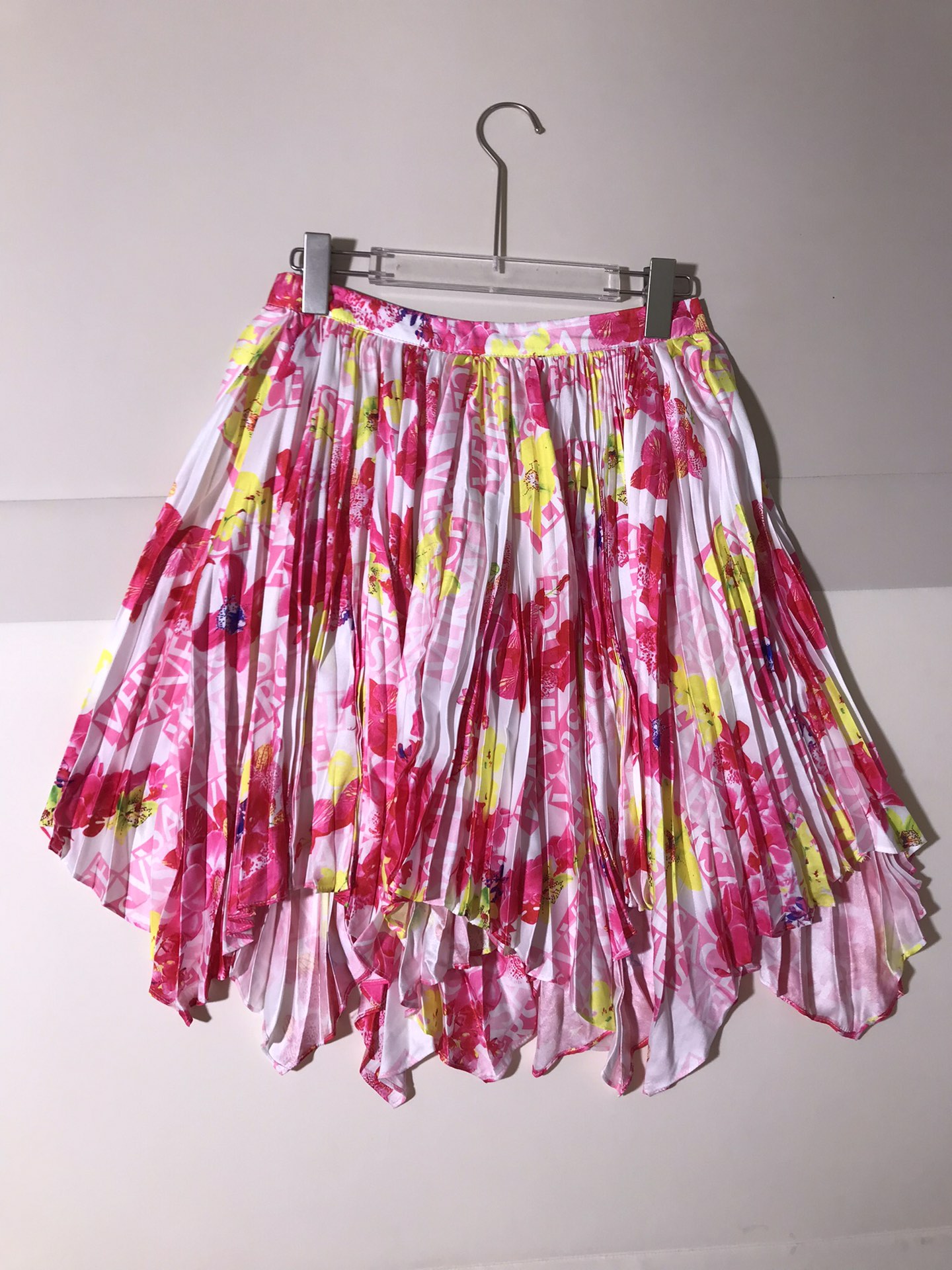 P391 HIGH QUALITY WOMEN’S CLOTHES WITH PACKED VERSACE/FRANCH STYL, WRINKLED SKIRTS AND TIARAS. SMLXL