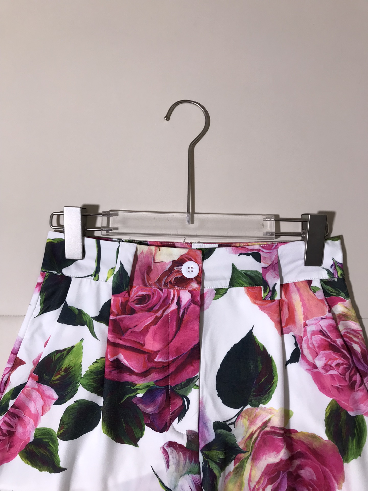 Stylish Women’s Clothing: Dolce & Gabbana Inspired with Sicilian Flair and Vibrant Flowers - 图片 3