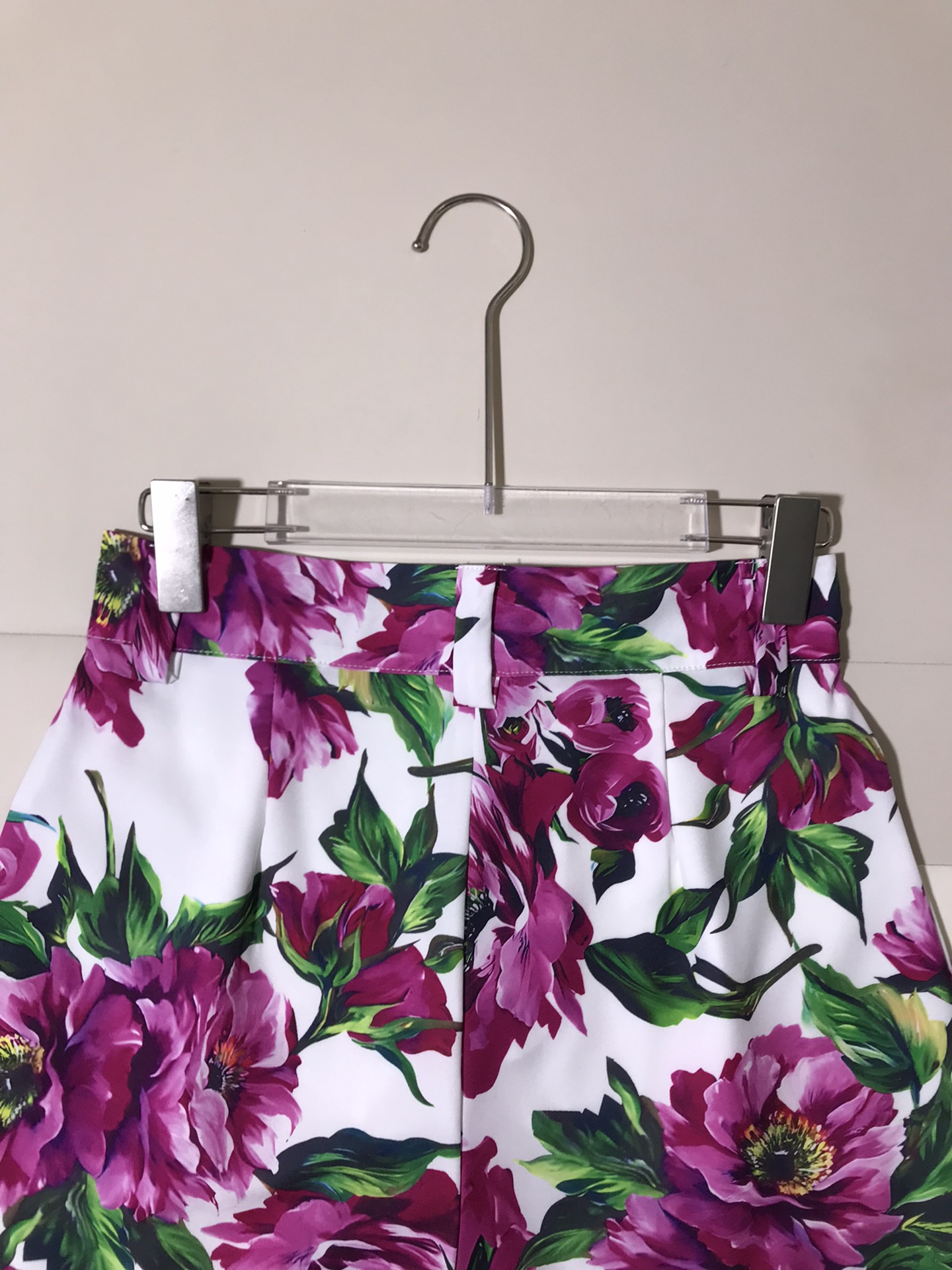 High Quality Women’s Clothes: Dolce & Gabbana Sicilian Favorites with Colored Flowers and Vacation Highs - 图片 9