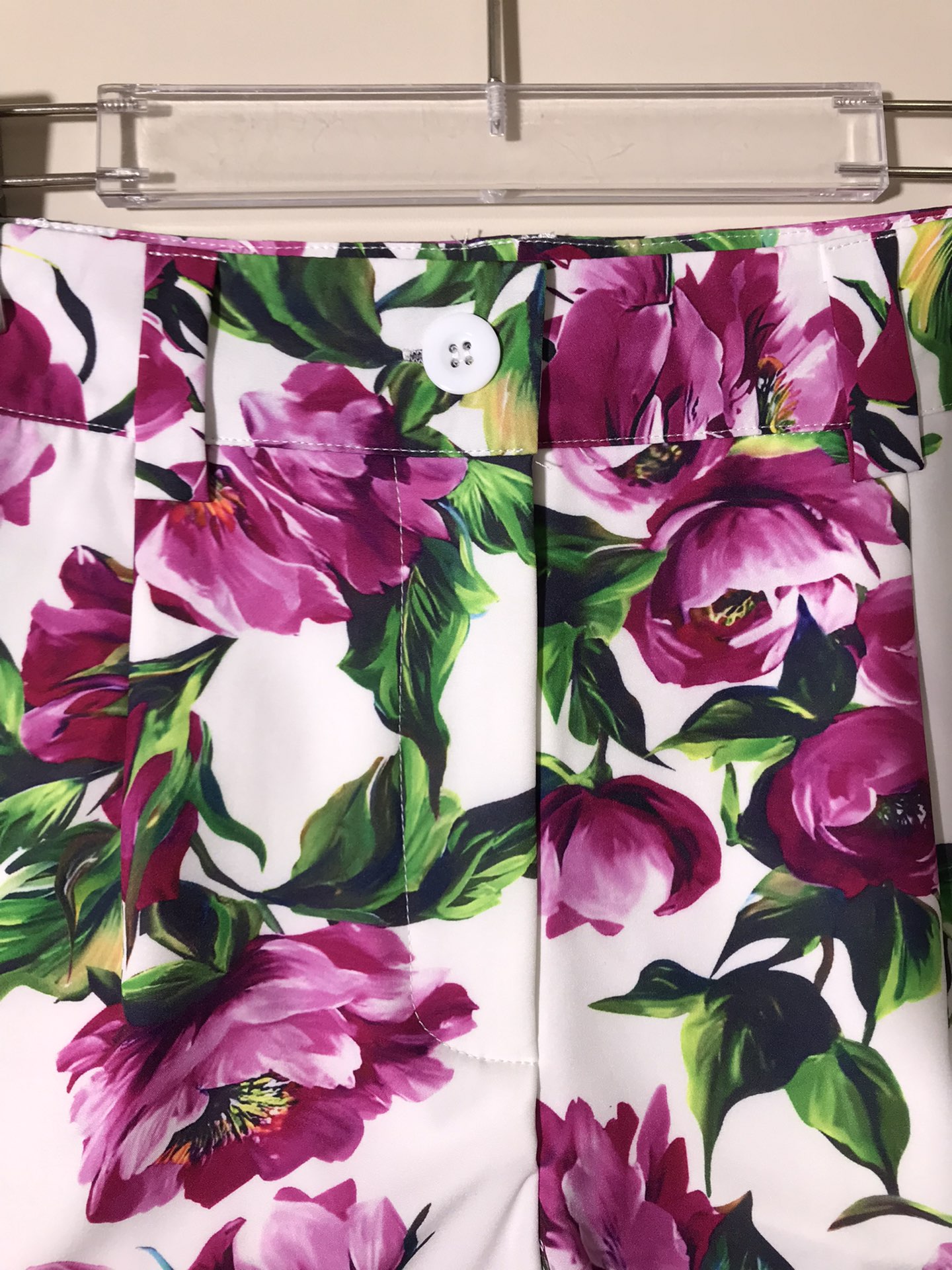 High Quality Women’s Clothes: Dolce & Gabbana Sicilian Favorites with Colored Flowers and Vacation Highs - 图片 5