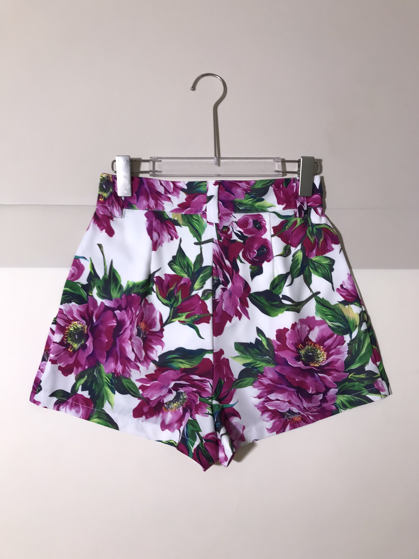 High Quality Women’s Clothes: Dolce & Gabbana Sicilian Favorites with Colored Flowers and Vacation Highs - 图片 2
