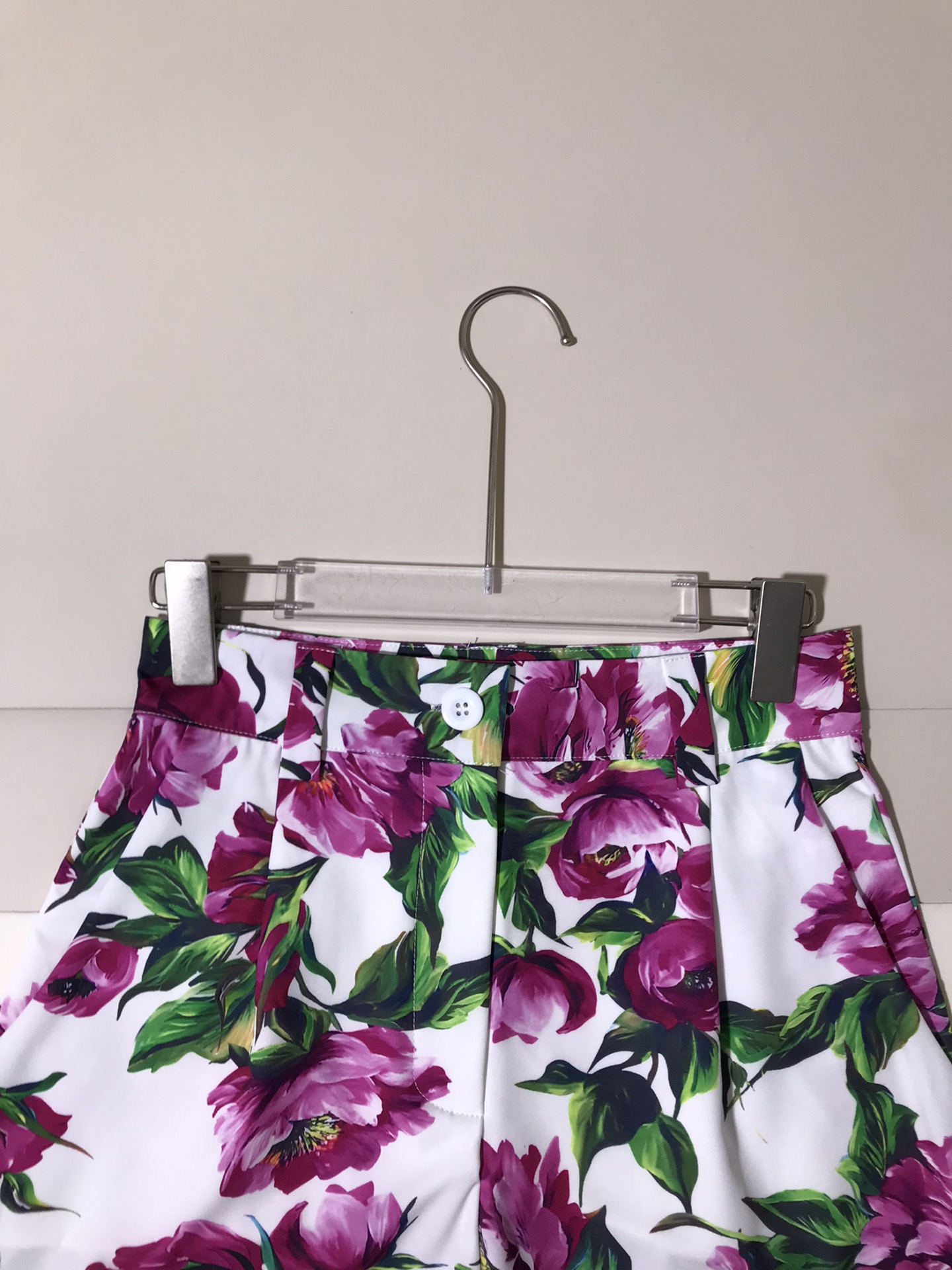 High Quality Women’s Clothes: Dolce & Gabbana Sicilian Favorites with Colored Flowers and Vacation Highs - 图片 3