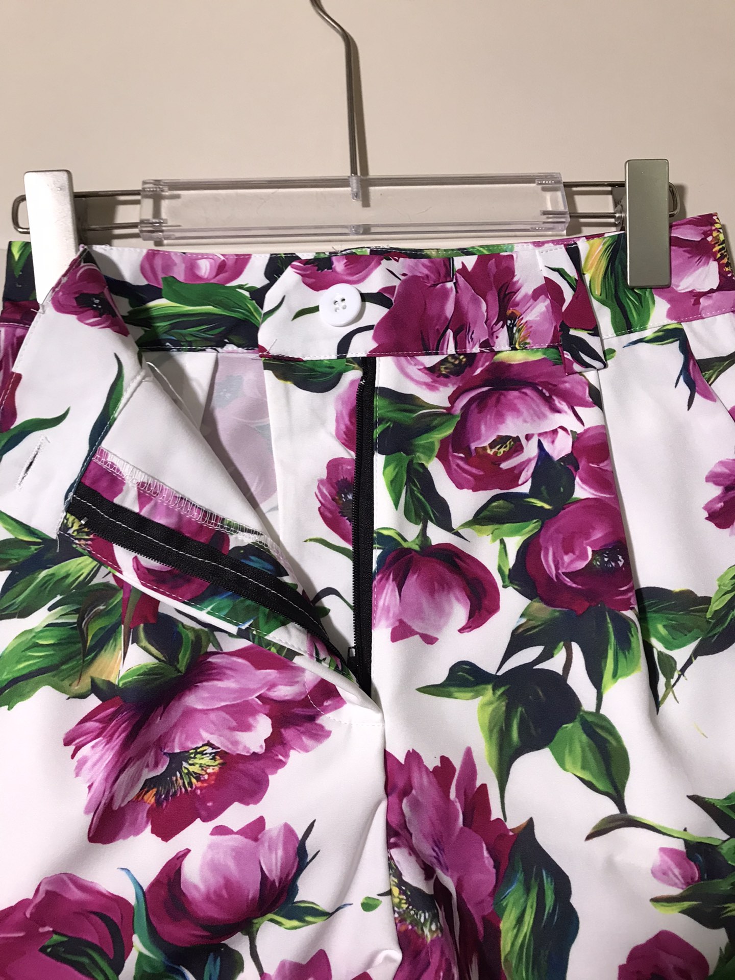 High Quality Women’s Clothes: Dolce & Gabbana Sicilian Favorites with Colored Flowers and Vacation Highs - 图片 8