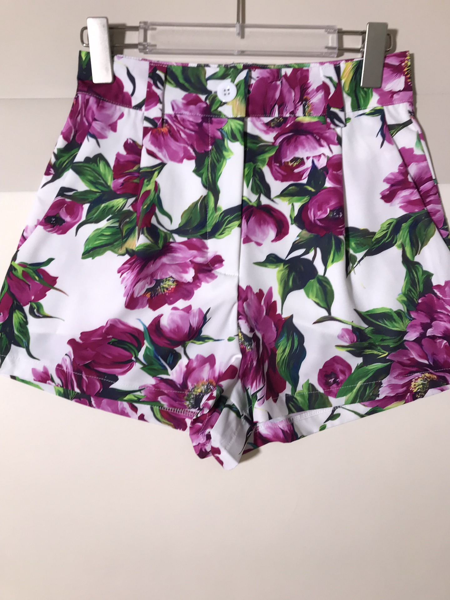 High Quality Women’s Clothes: Dolce & Gabbana Sicilian Favorites with Colored Flowers and Vacation Highs - 图片 4