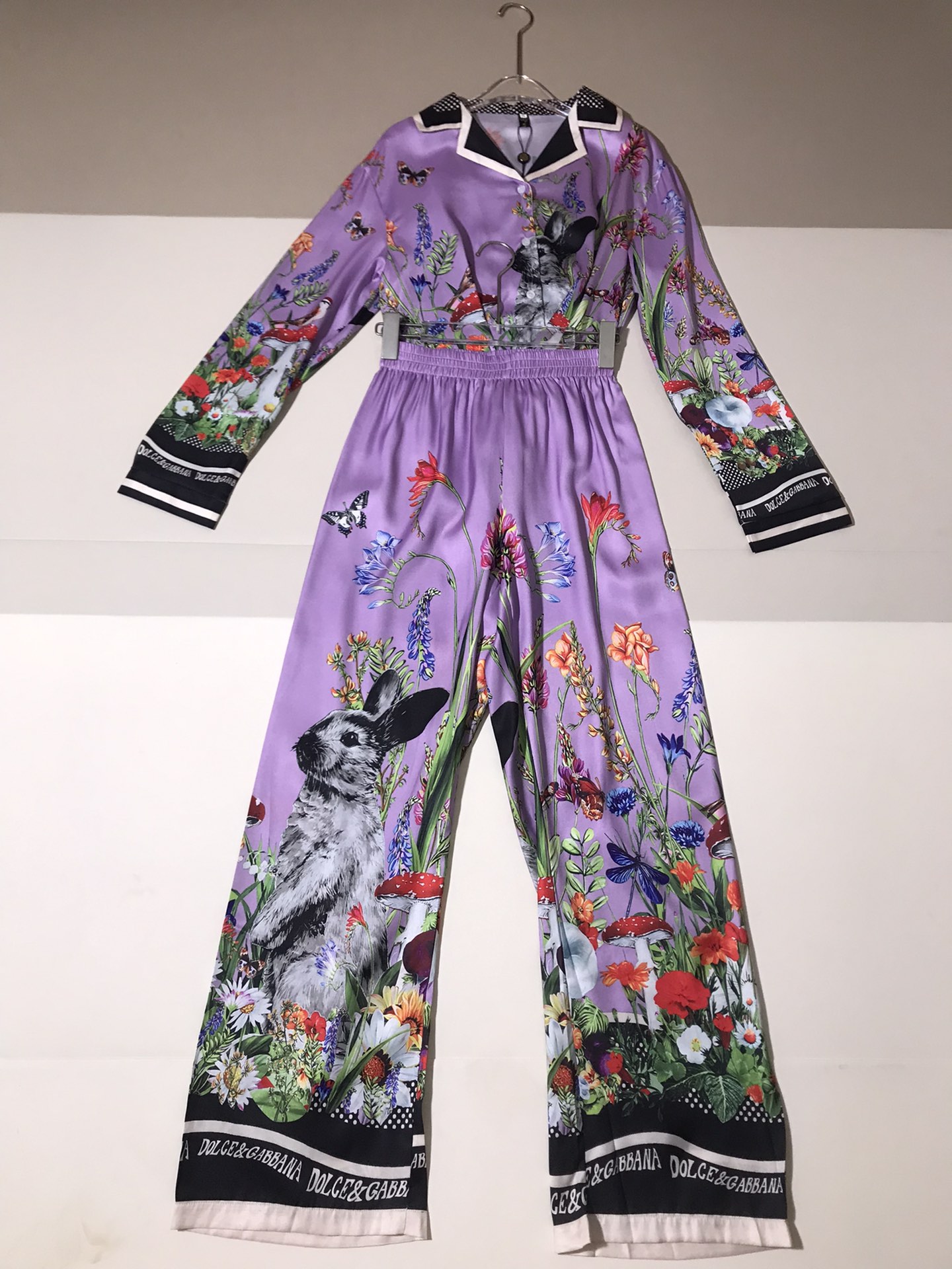 “High-End Women’s Clothes Set with D&G, Mushrooms, Rabbits: SMLXL Collection Overview” - 图片 3