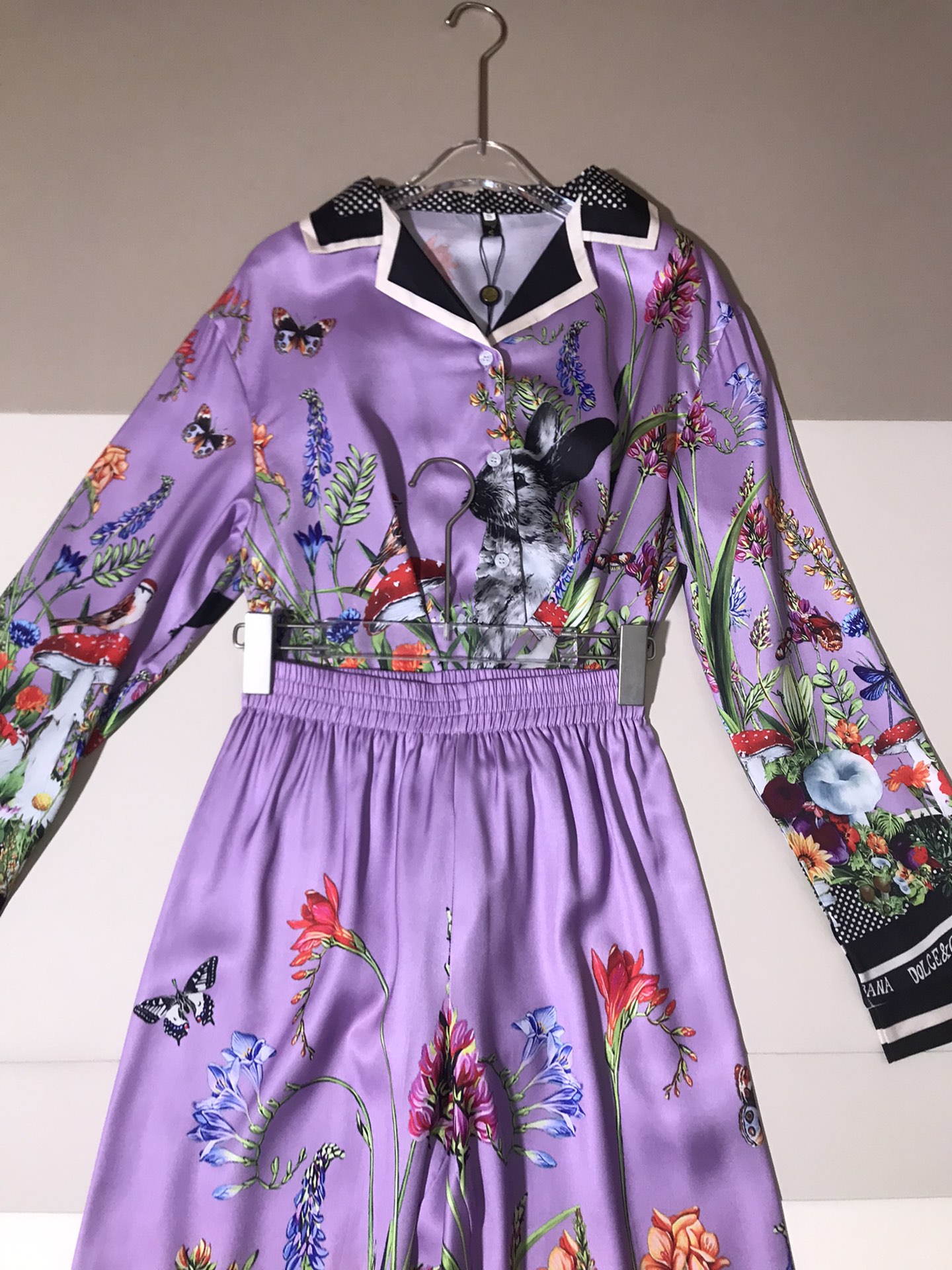 “High-End Women’s Clothes Set with D&G, Mushrooms, Rabbits: SMLXL Collection Overview” - 图片 4