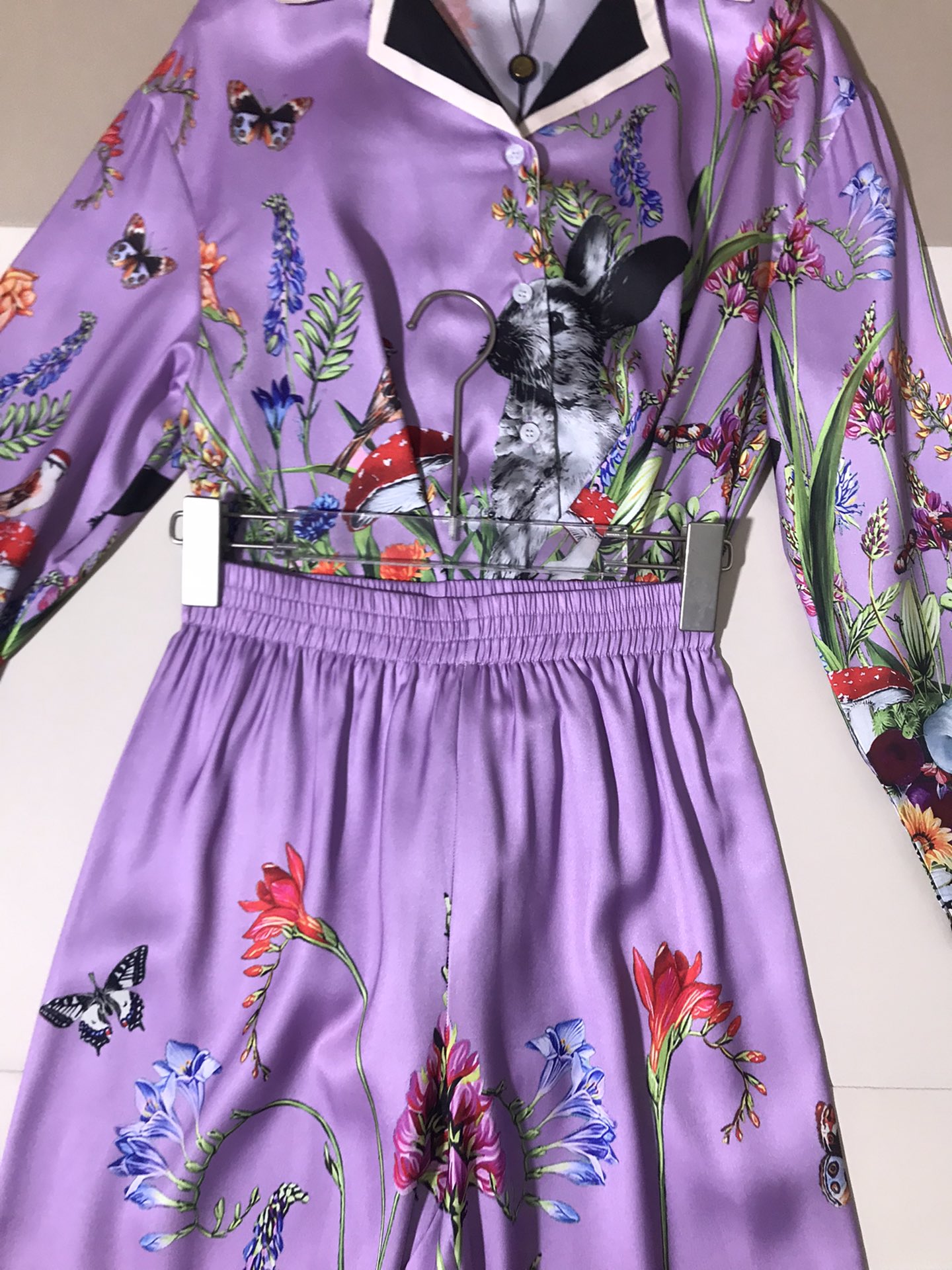 “High-End Women’s Clothes Set with D&G, Mushrooms, Rabbits: SMLXL Collection Overview” - 图片 5