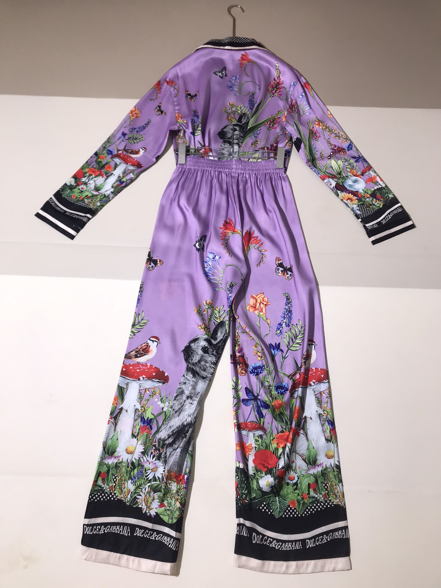 “High-End Women’s Clothes Set with D&G, Mushrooms, Rabbits: SMLXL Collection Overview” - 图片 9