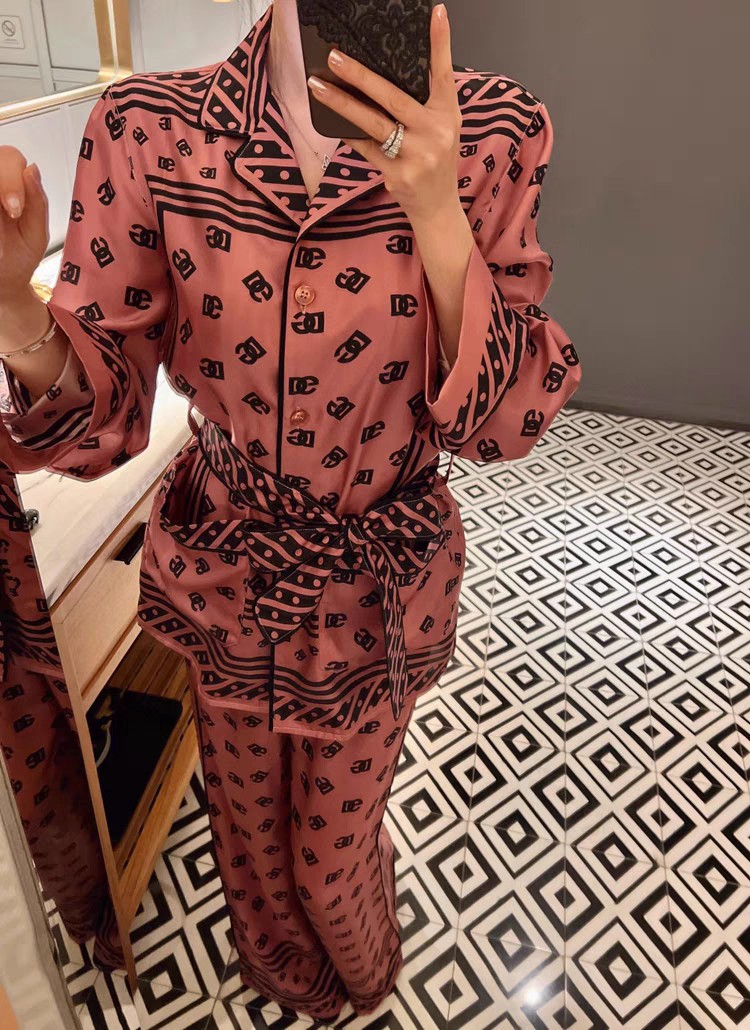 High-Quality Women’s Clothing Sets by Dolce & Gabbana with Belt and Pajamas – SMLXL - 图片 5
