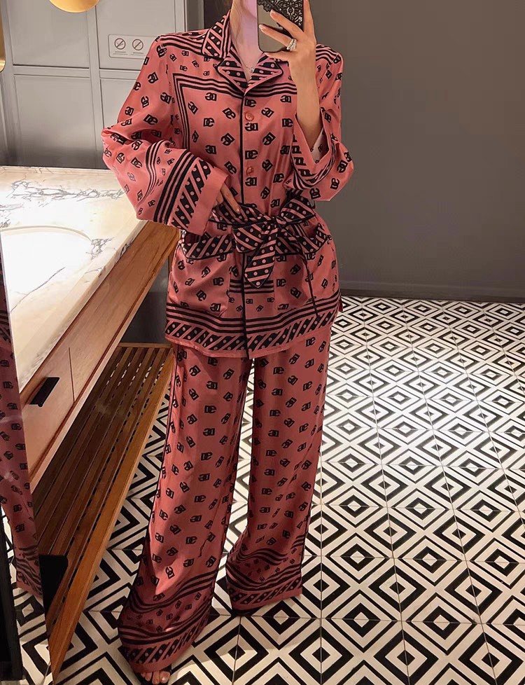 High-Quality Women’s Clothing Sets by Dolce & Gabbana with Belt and Pajamas – SMLXL - 图片 2