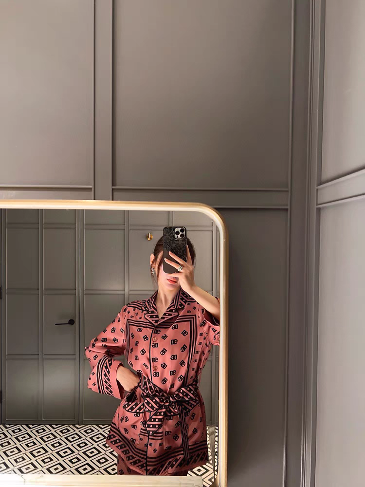 High-Quality Women’s Clothing Sets by Dolce & Gabbana with Belt and Pajamas – SMLXL - 图片 6